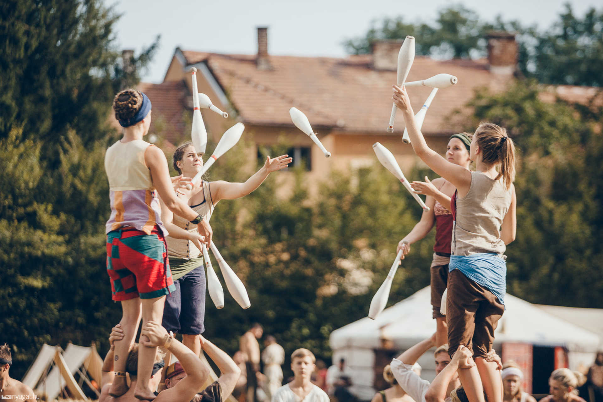 Az Artistica Anam Cara középkori artistaműsora a Történelmi Témaparkban