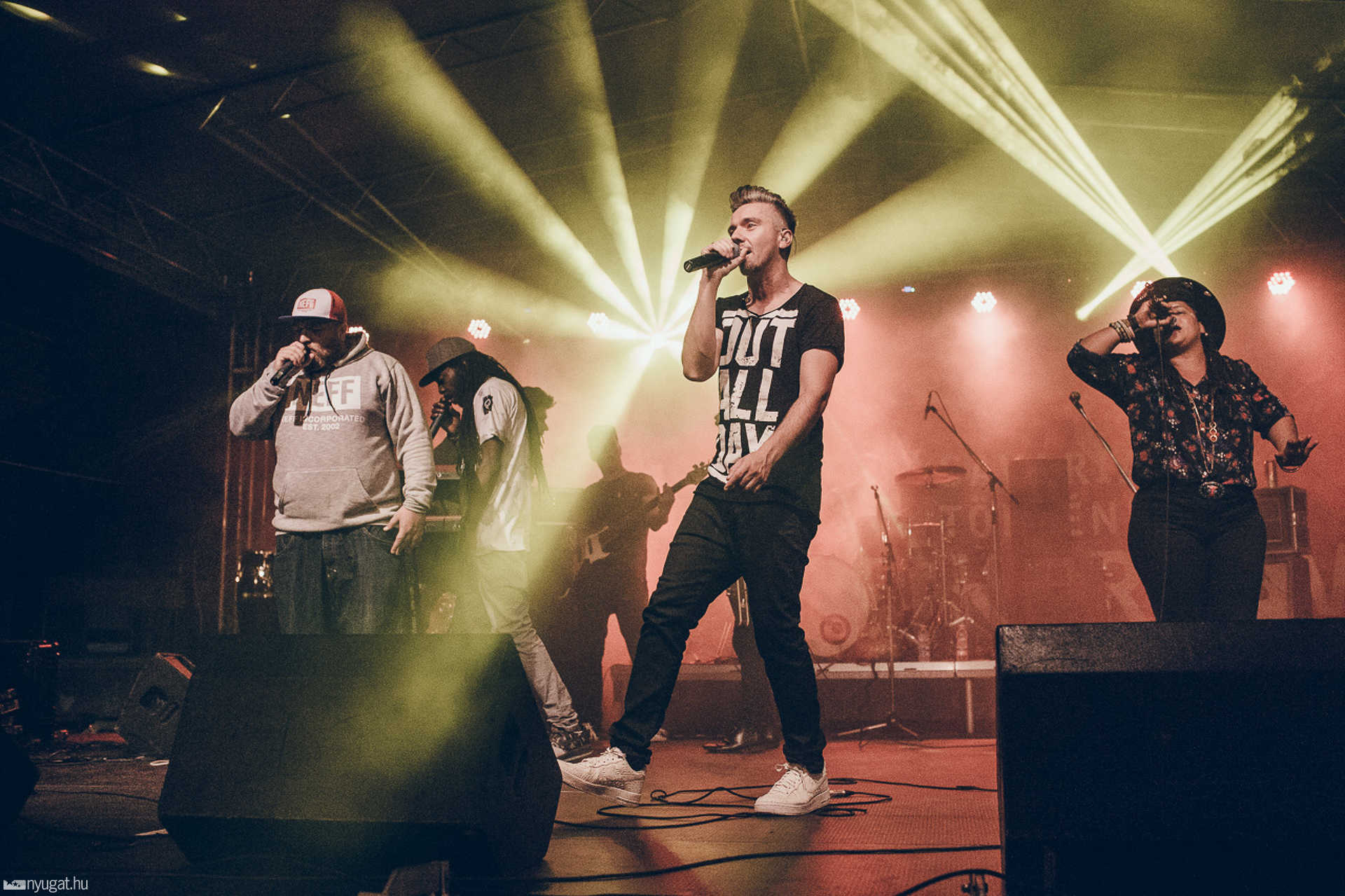 Irie Maffia-koncert a Borok utcájában