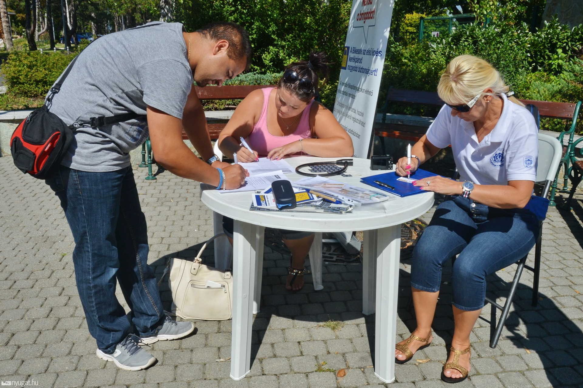 Strandpartiztak a zsaruk a szombathelyi Tófürdőn