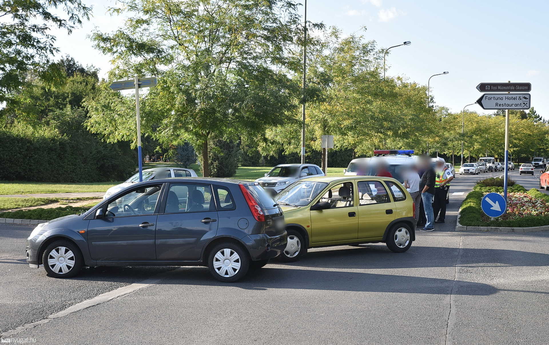 Figyelmetlenül kanyarodott balra, Opellel ütközött egy Ford