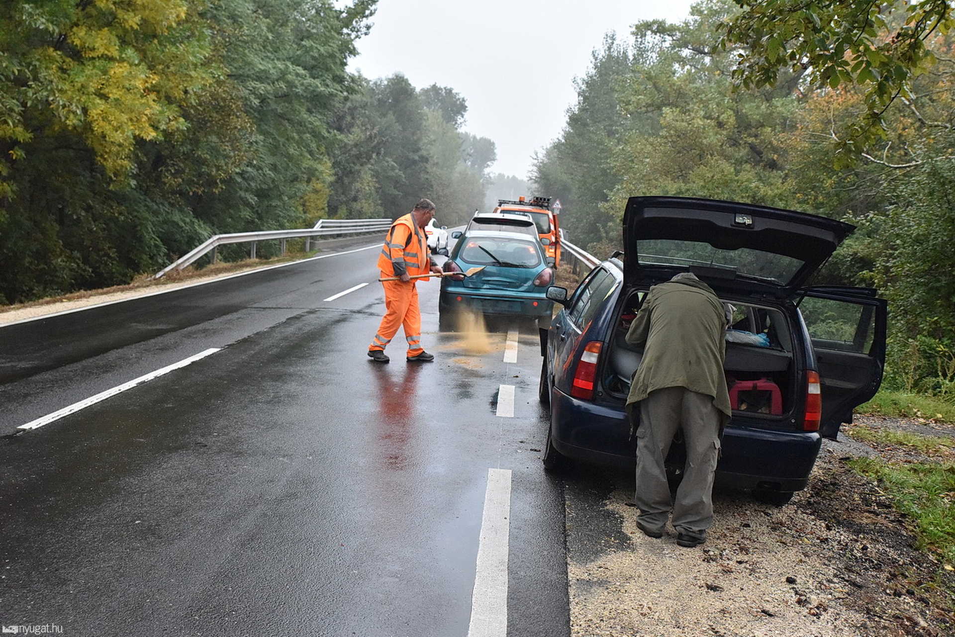 Ráfutásos baleset lassította a forgalmat a 84-es főúton