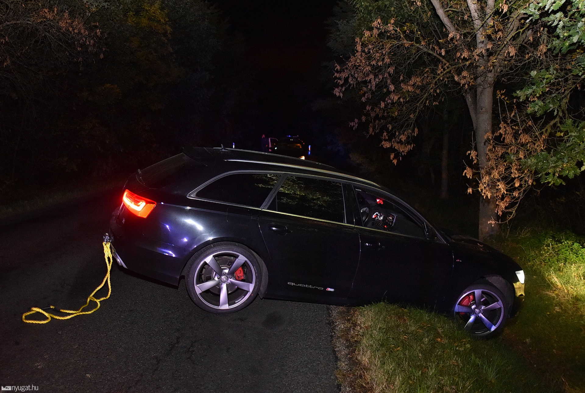 Előzés végén gázolt vadat, árokban kötött ki az Alfa Romeo Rábahídvég közelében