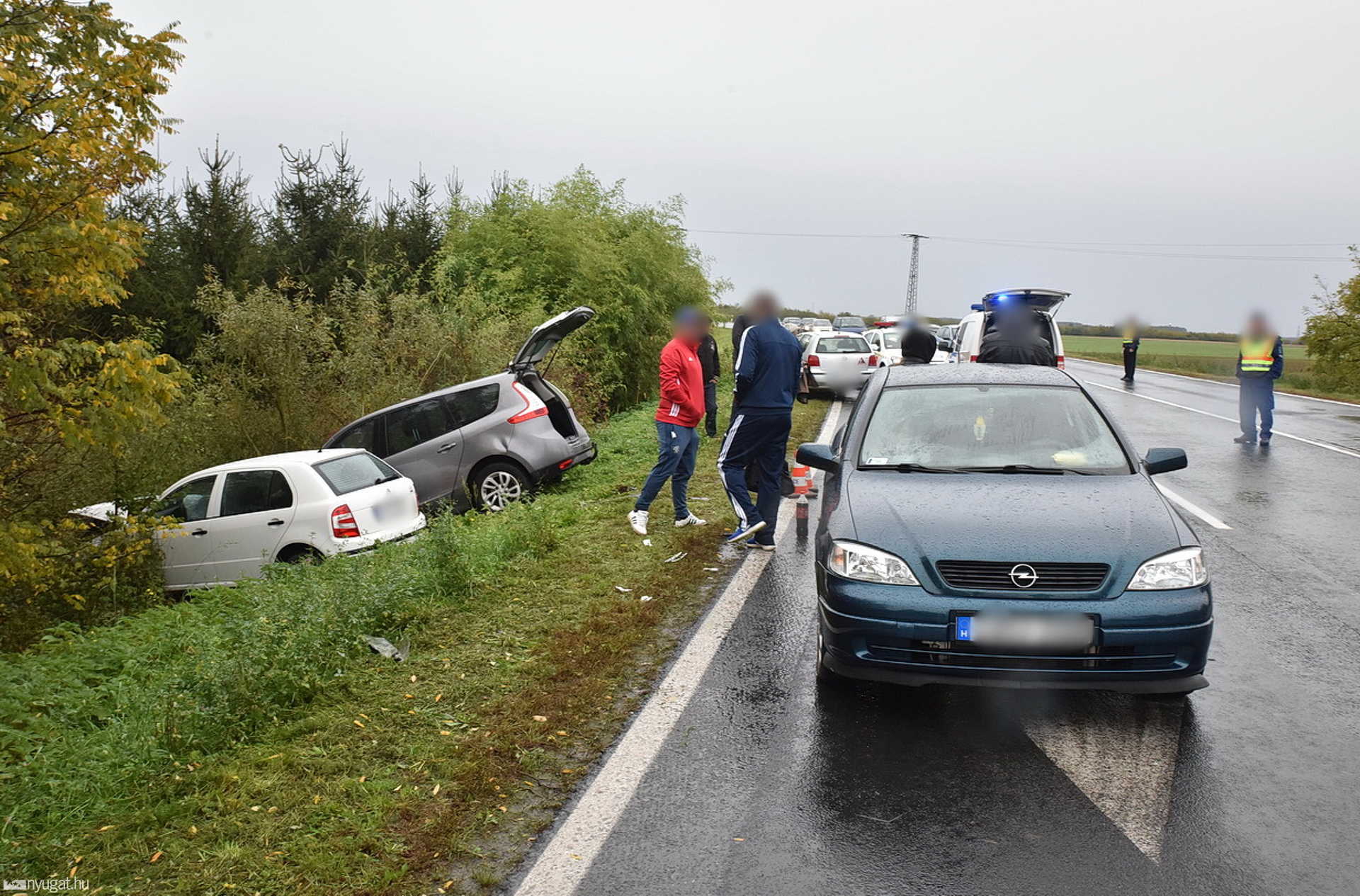 Három sérült a 87-es főúton