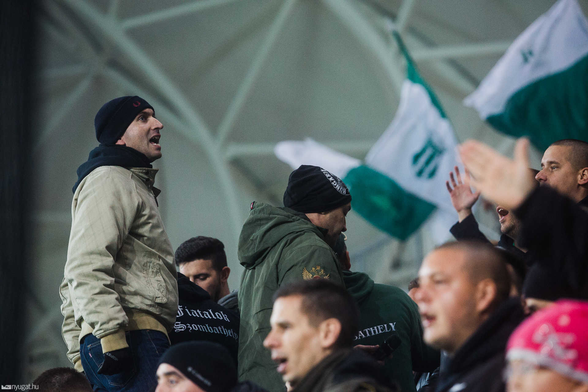Szurkolók tömege a Haladás stadionavatóján
