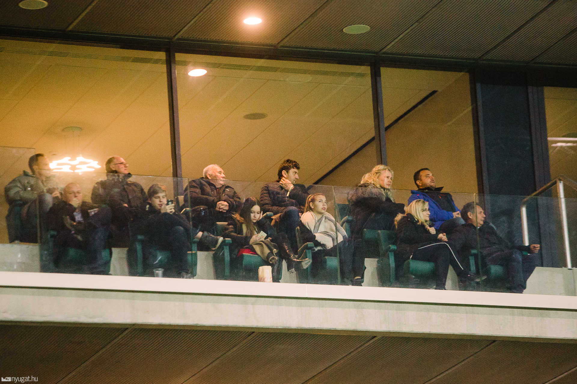 Szurkolók tömege a Haladás stadionavatóján