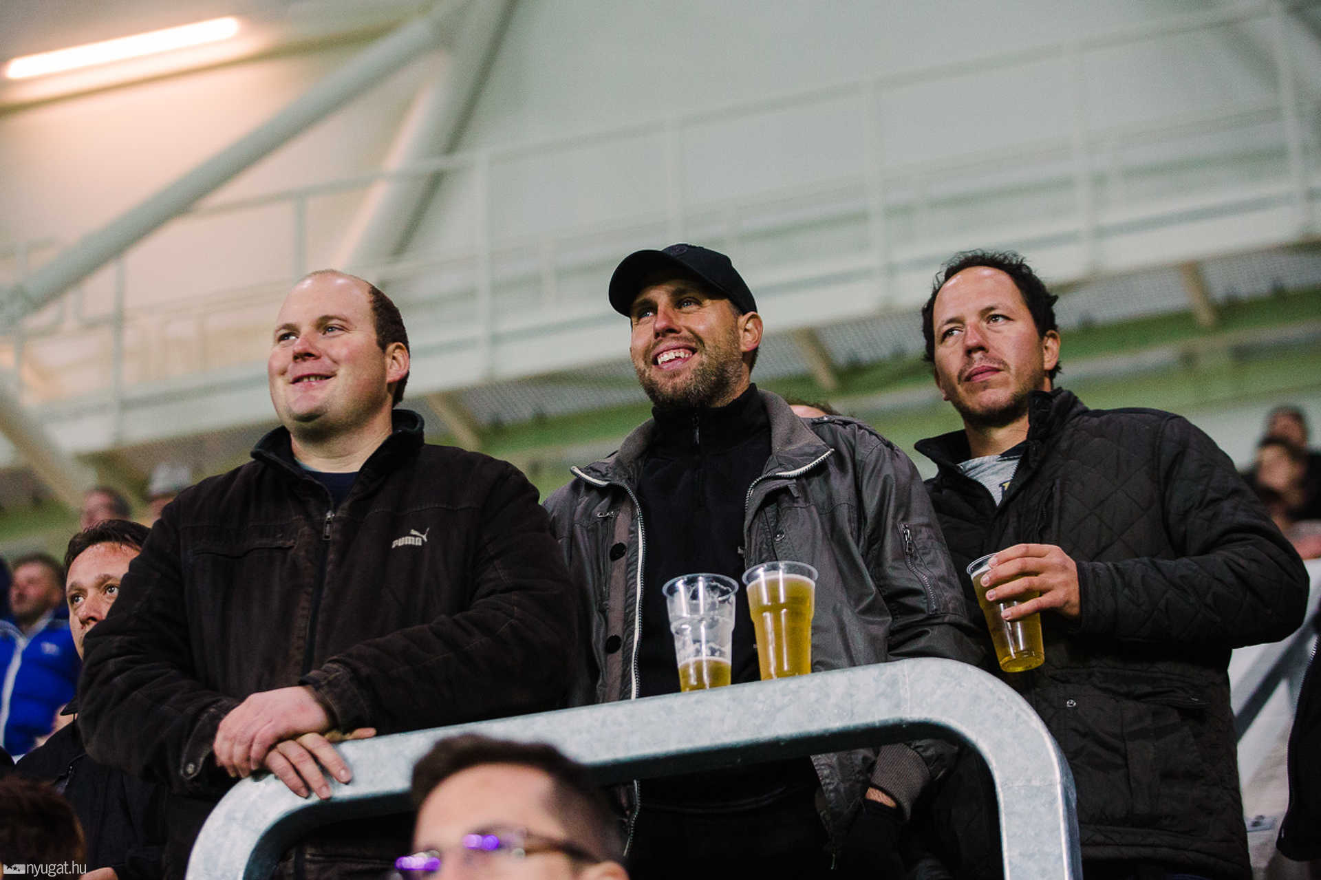 Szurkolók tömege a Haladás stadionavatóján