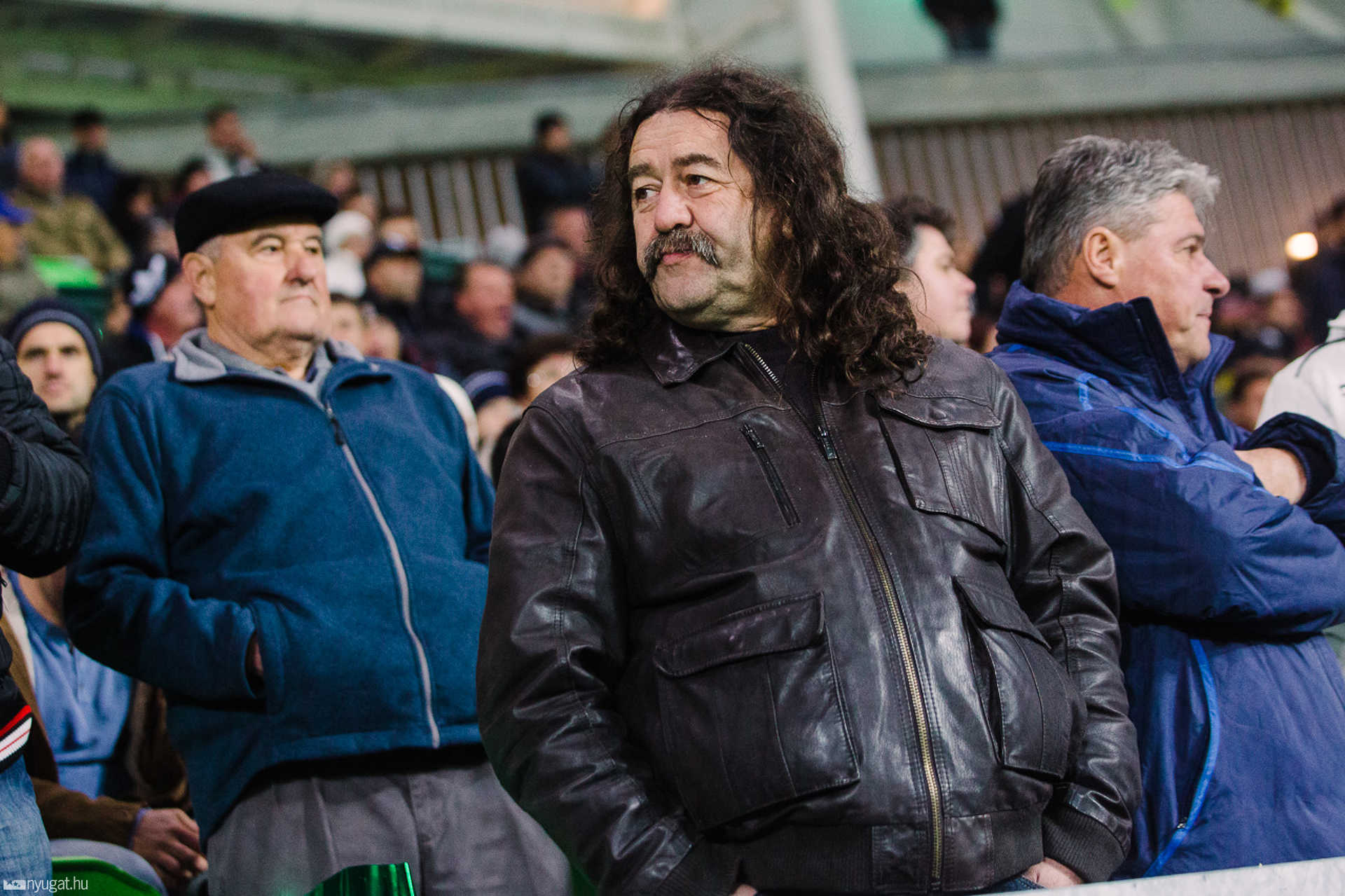 Szurkolók tömege a Haladás stadionavatóján