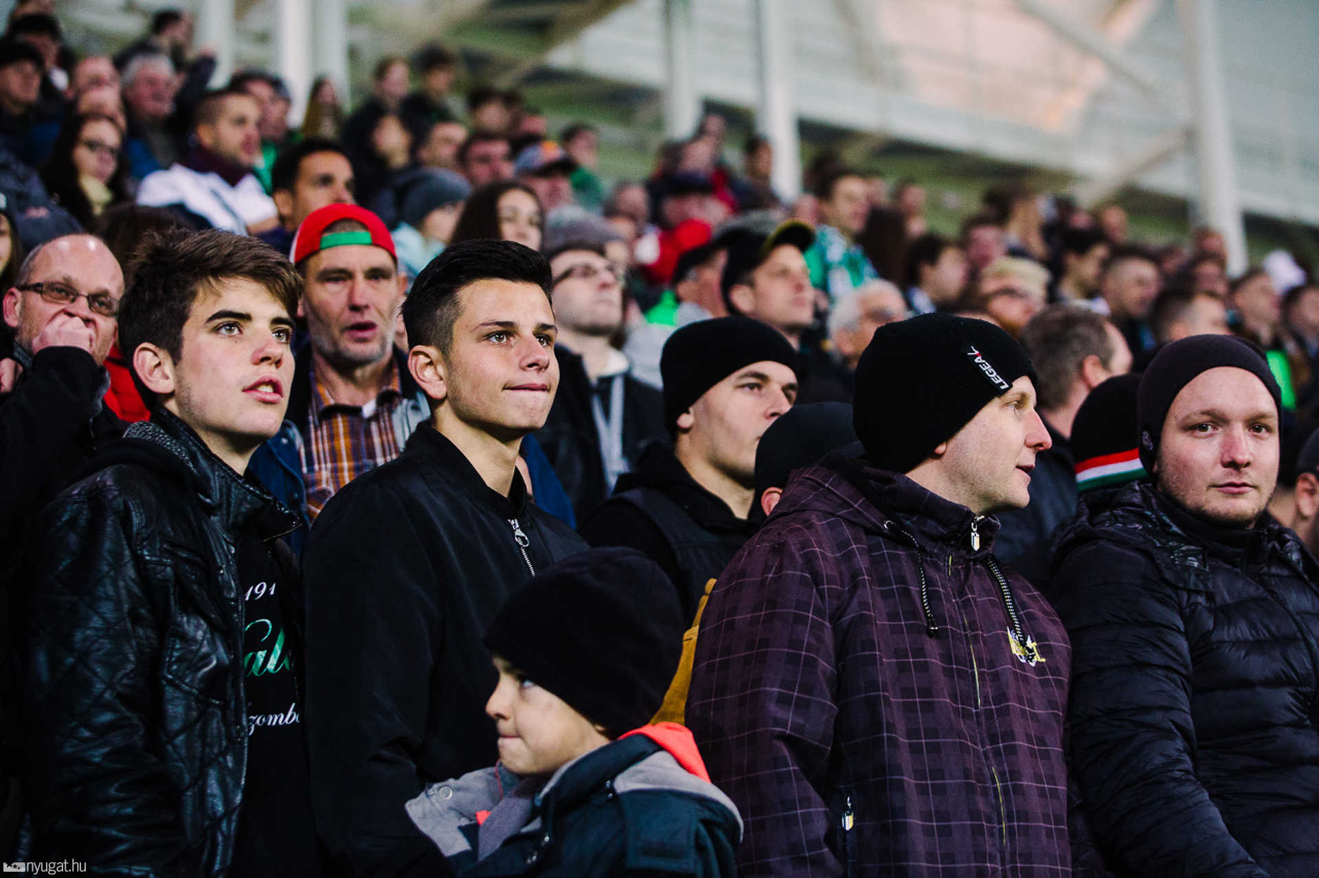 Szurkolók tömege a Haladás stadionavatóján