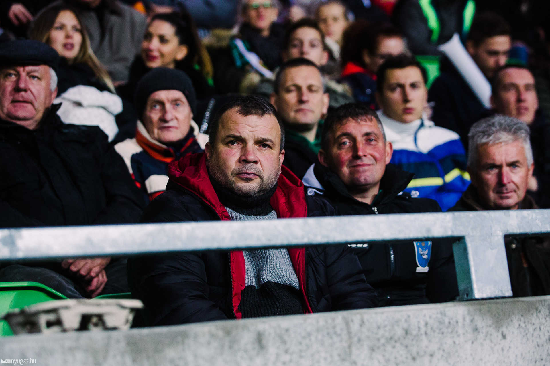 Szurkolók tömege a Haladás stadionavatóján