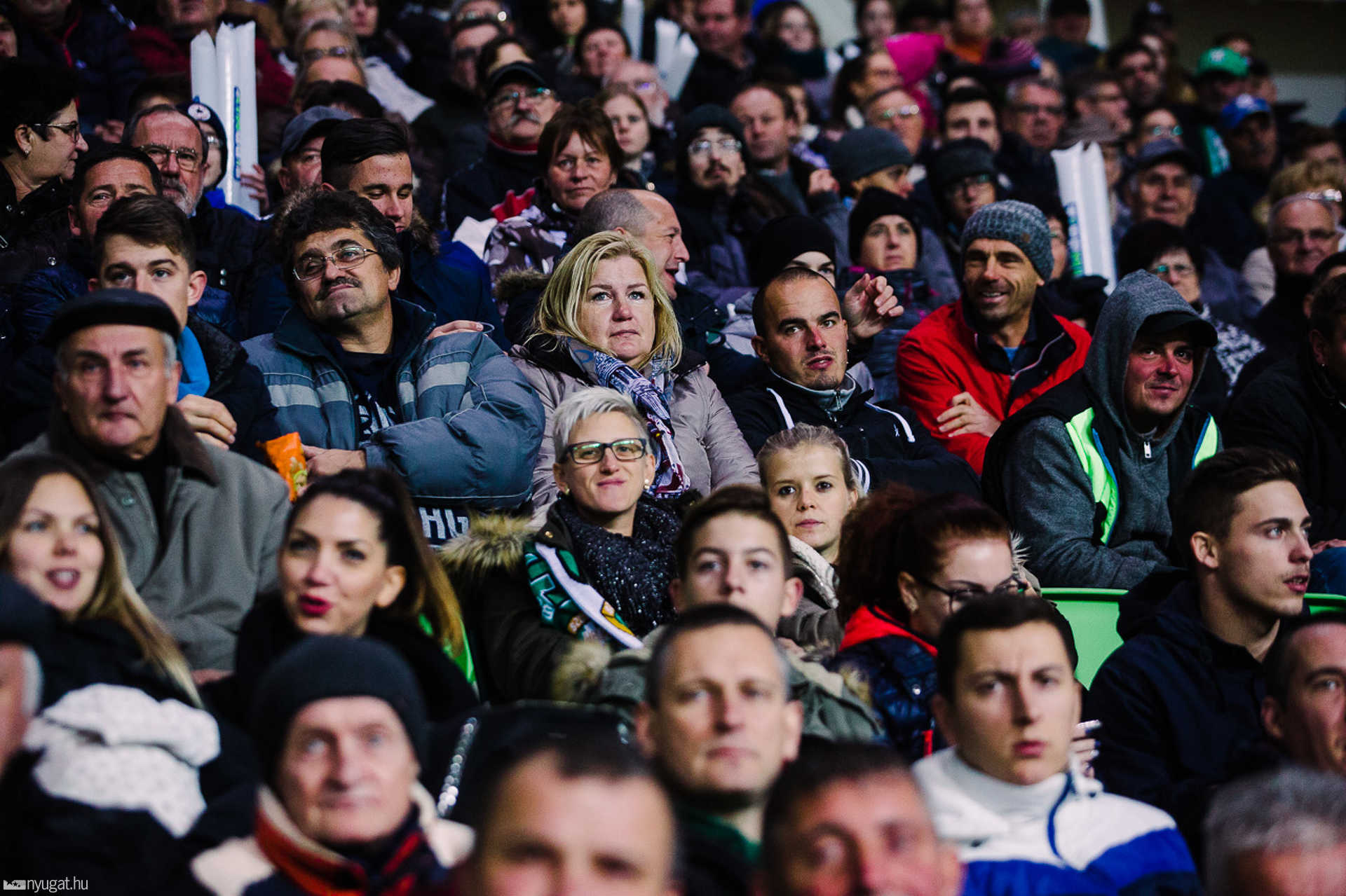 Szurkolók tömege a Haladás stadionavatóján