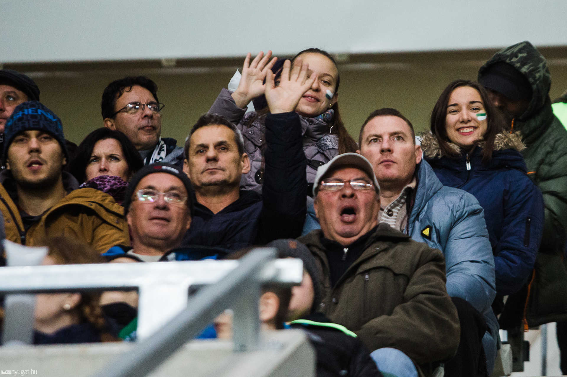 Szurkolók tömege a Haladás stadionavatóján