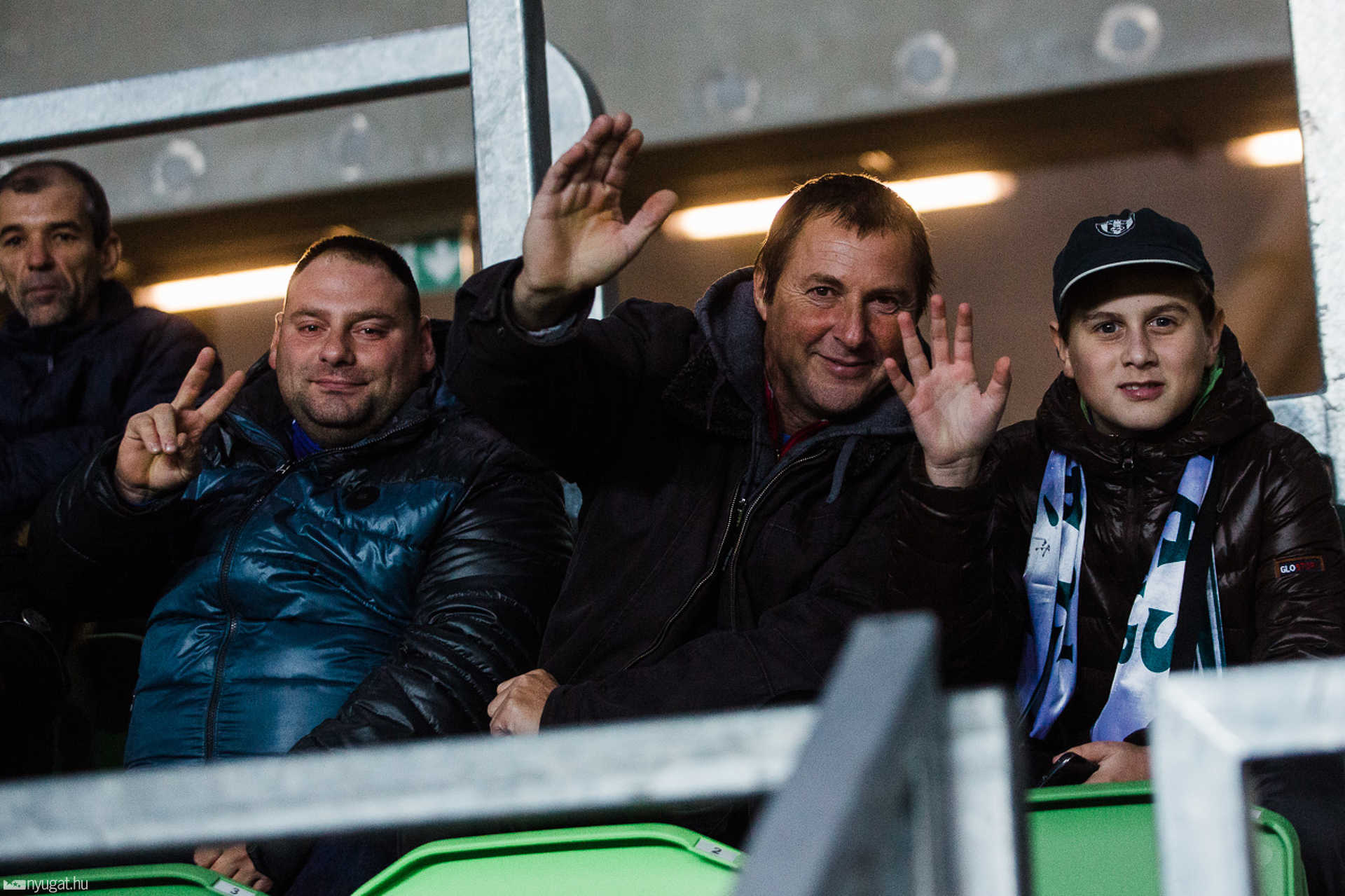 Szurkolók tömege a Haladás stadionavatóján