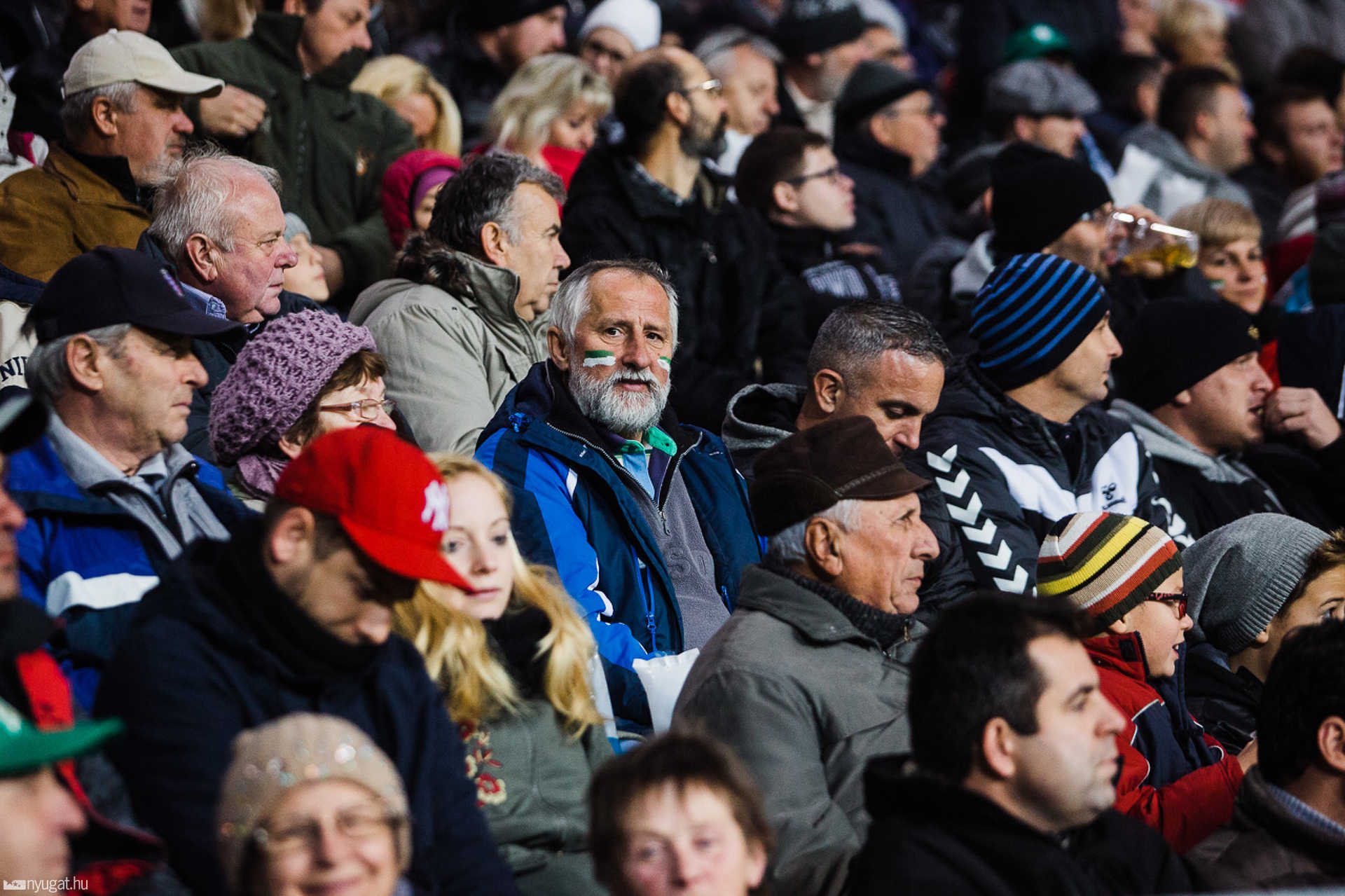 Szurkolók tömege a Haladás stadionavatóján