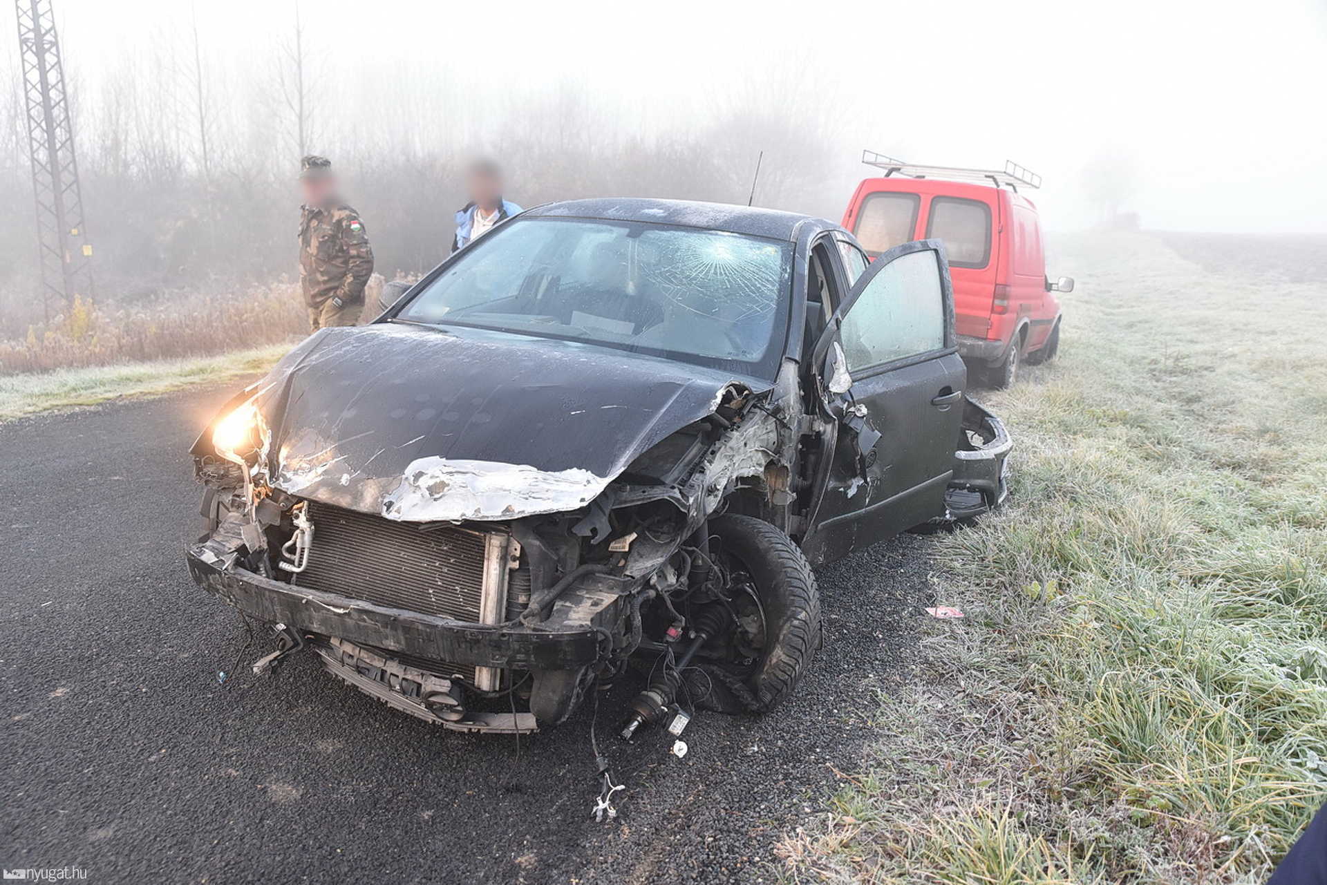 Trágyaszórónak csapódott egy Opel Ölbőnél