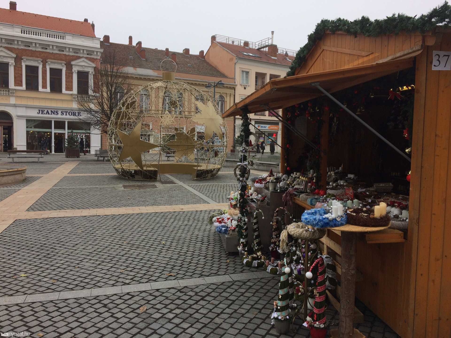 Adventi vásár nyitás előtt 2017. 