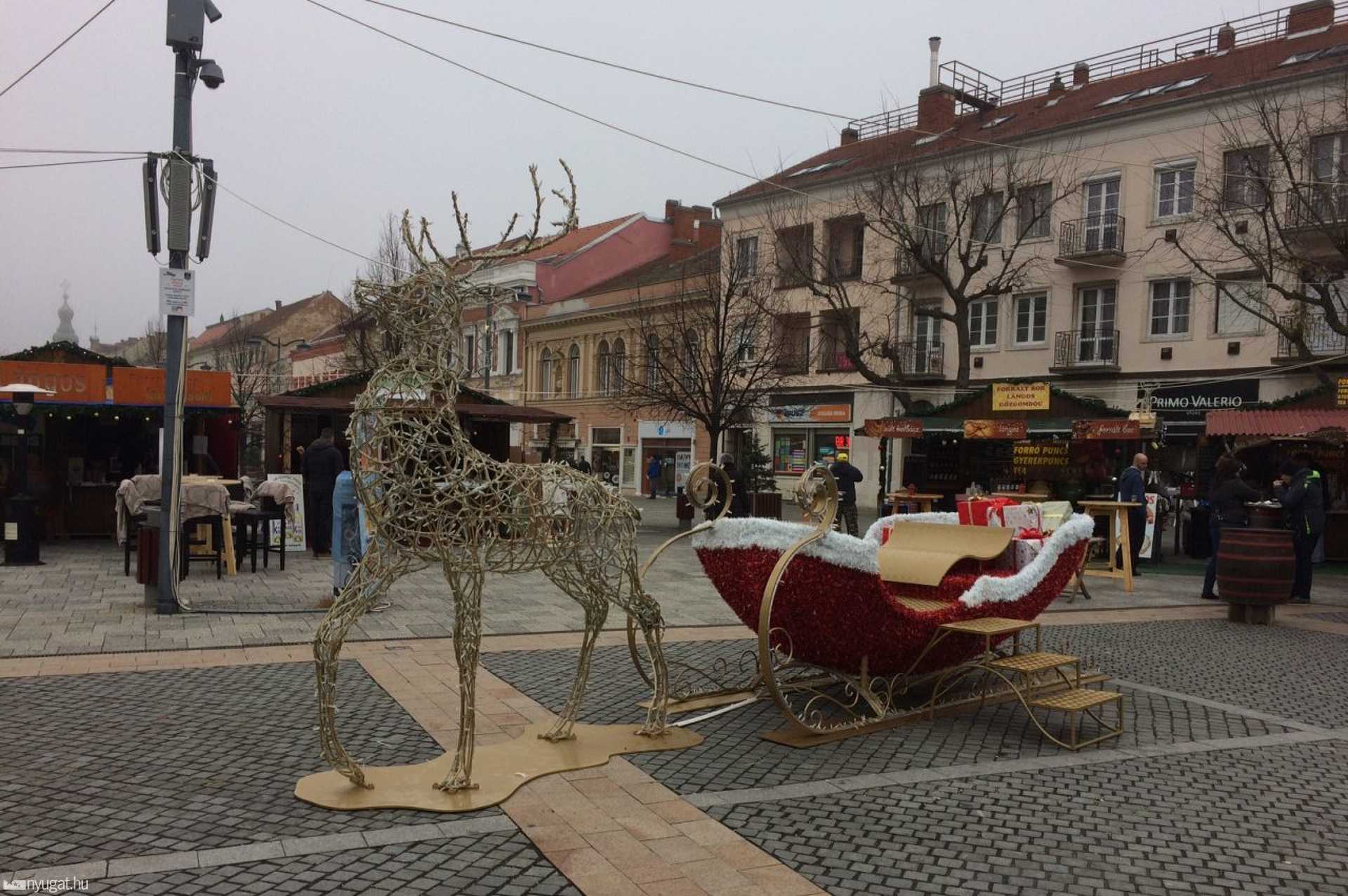 Adventi vásár nyitás előtt 2017. 