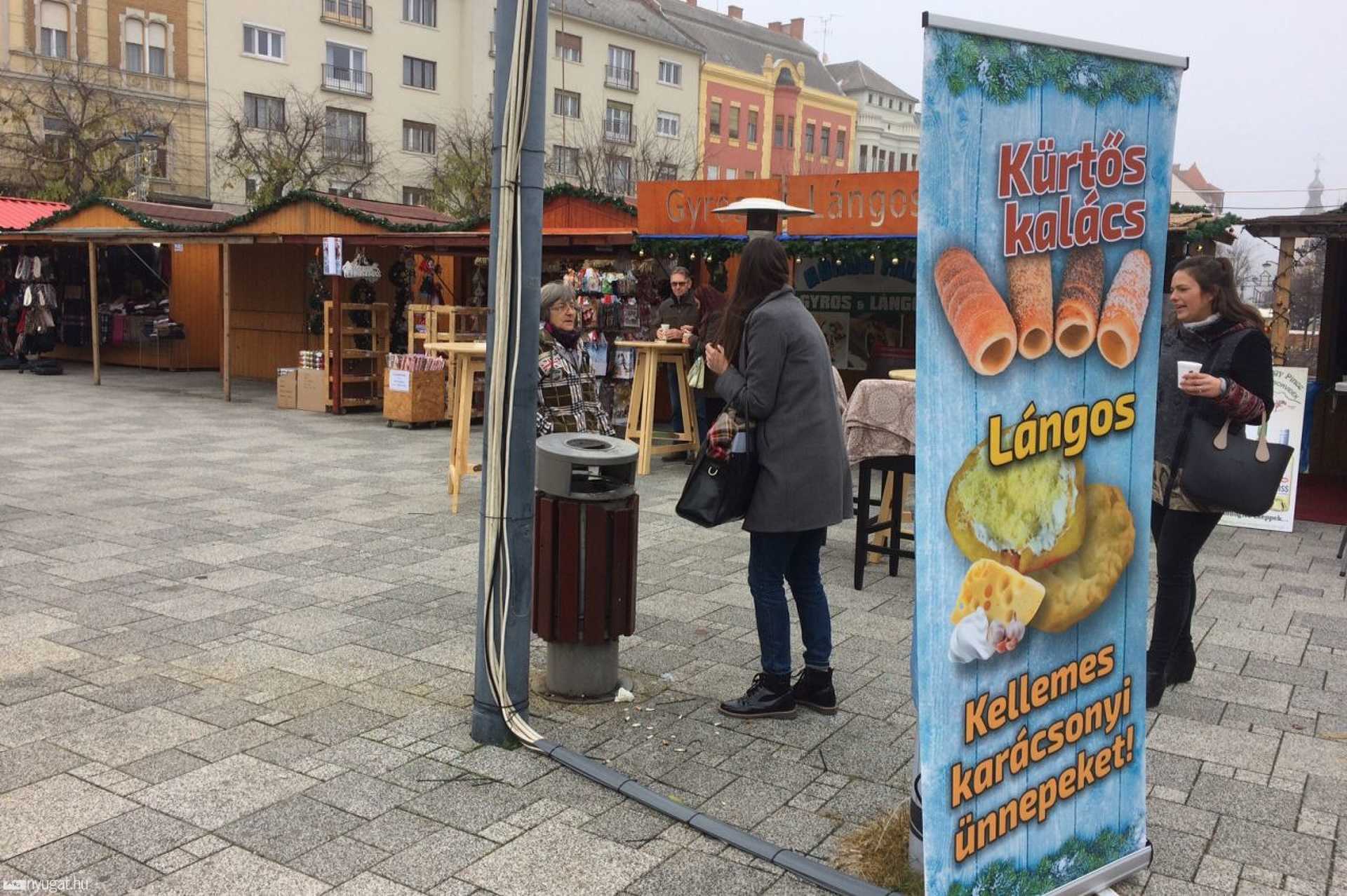 Adventi vásár nyitás előtt 2017. 
