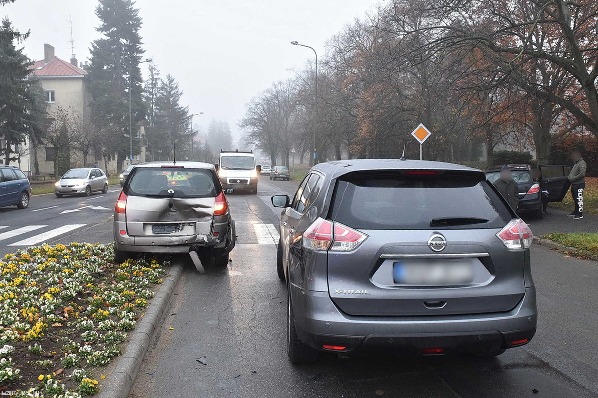  Négy autó ütközött, négyen sérültek "iskolaidő" előtt