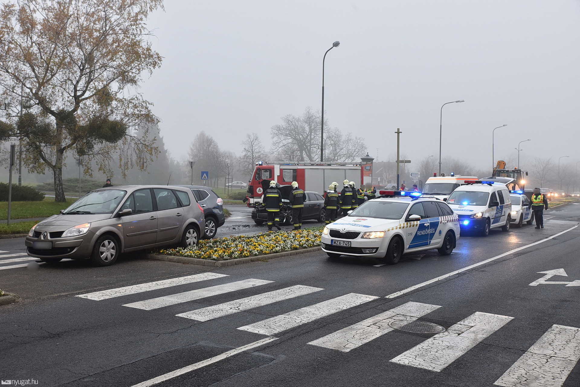  Négy autó ütközött, négyen sérültek "iskolaidő" előtt