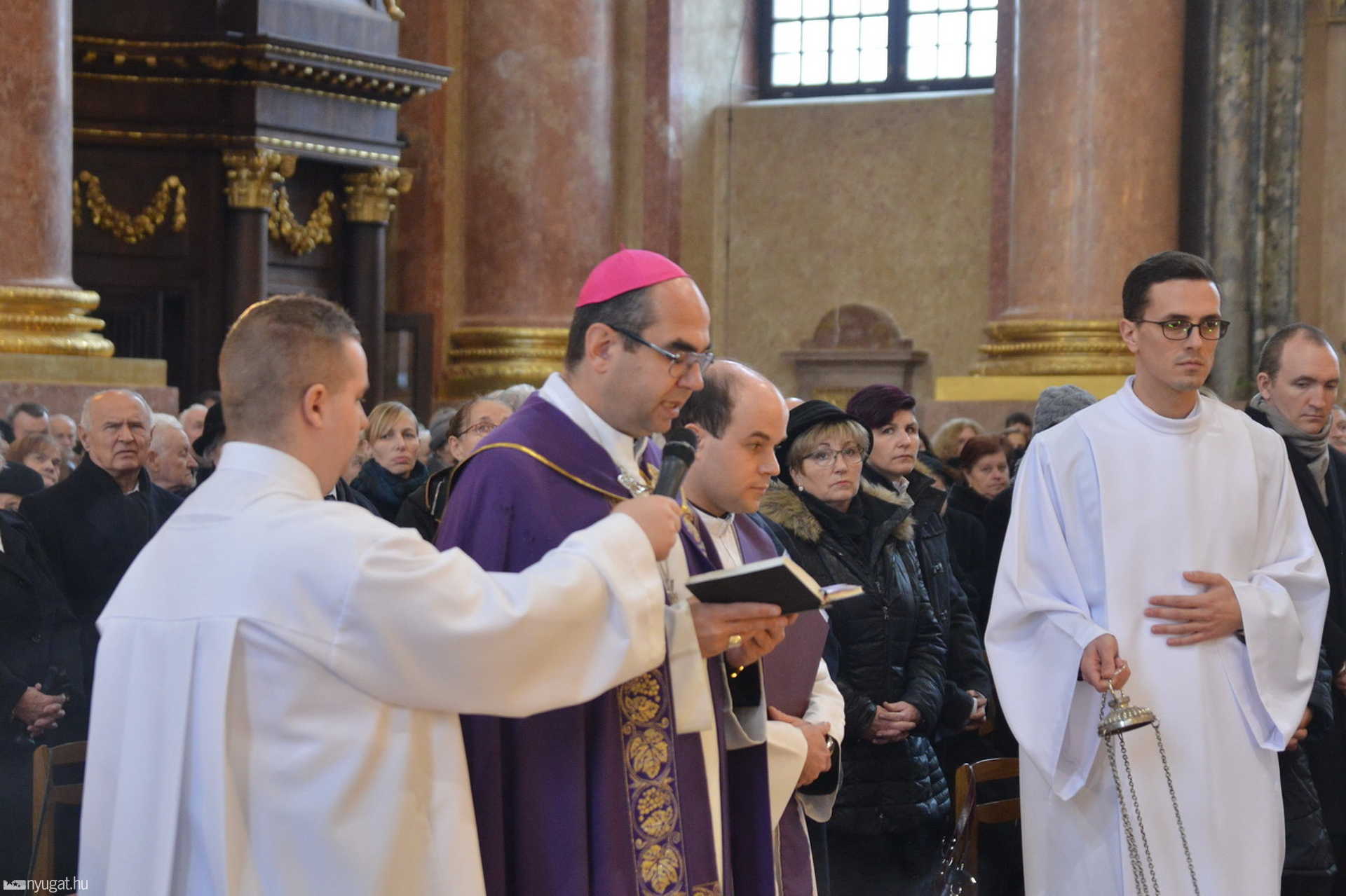 Eltemették Szombathelyen dr. Konkoly István nyugalmazott megyéspüspököt