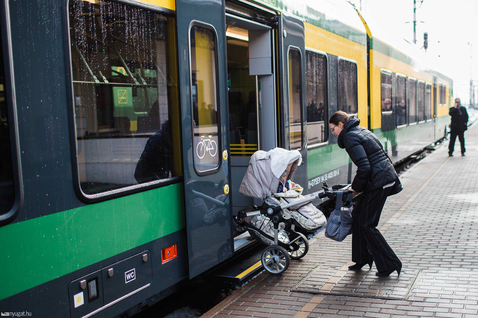 Bemutatták a GYSEV új motorvonat-flottájának első darabját