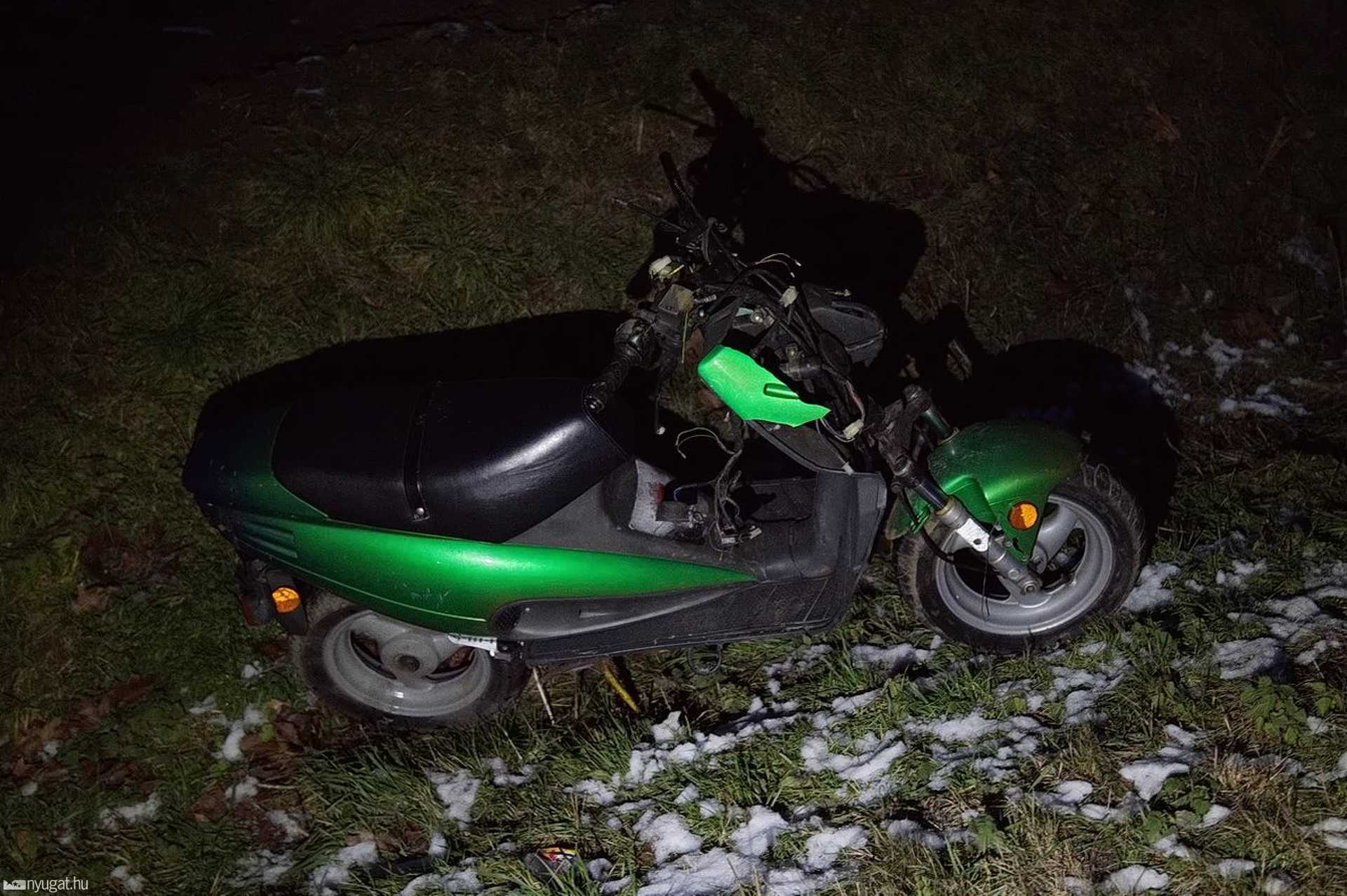 Fekvő gyalogost gázolt egy motor