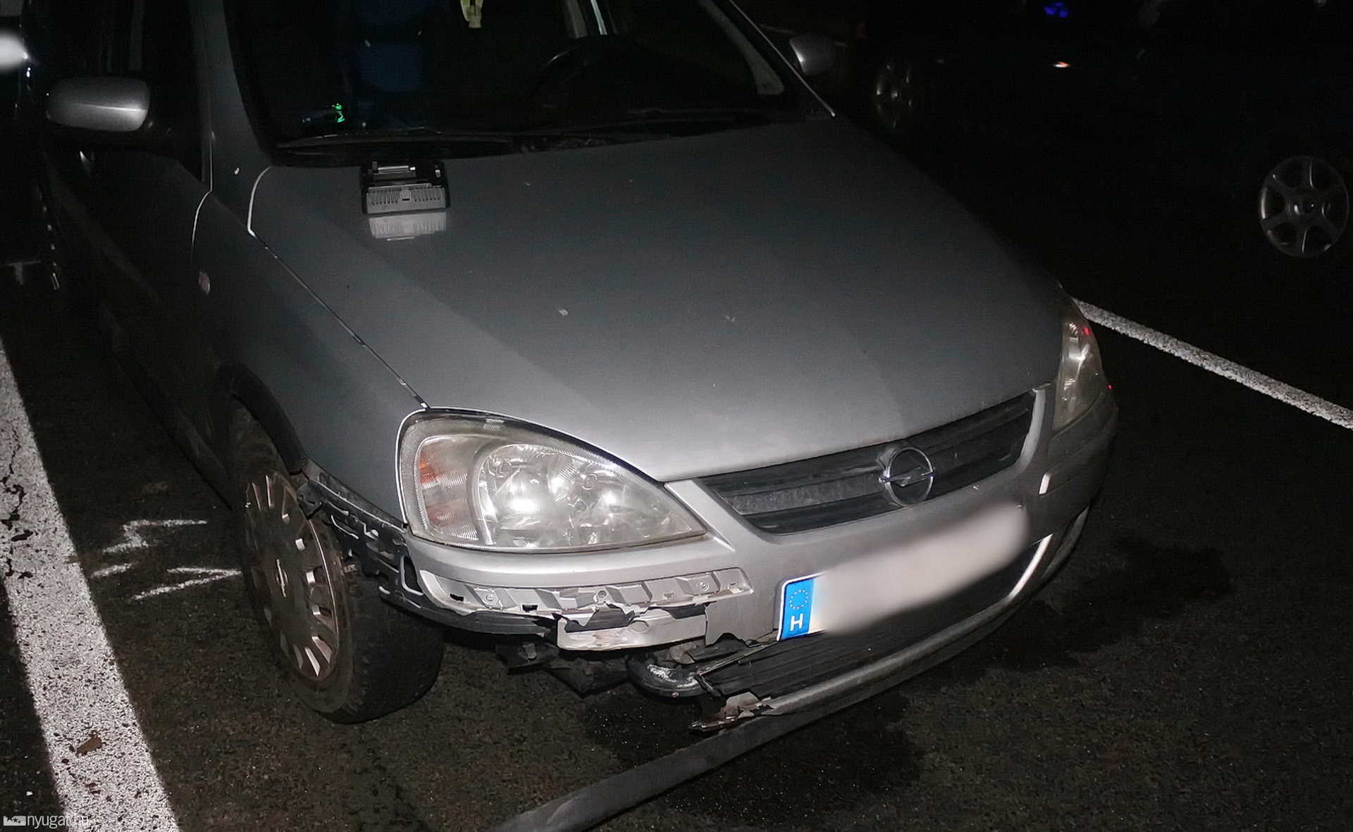 Fekvő gyalogost gázolt egy motor