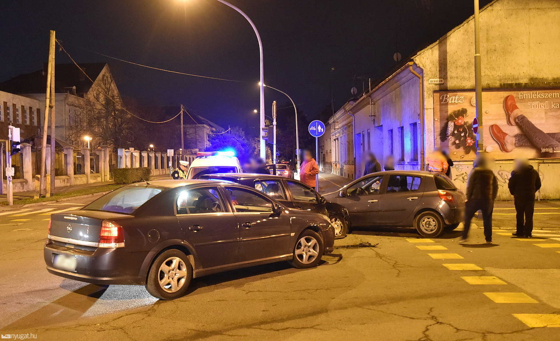 Három autó ütközött a kórháznál, Szombathelyen