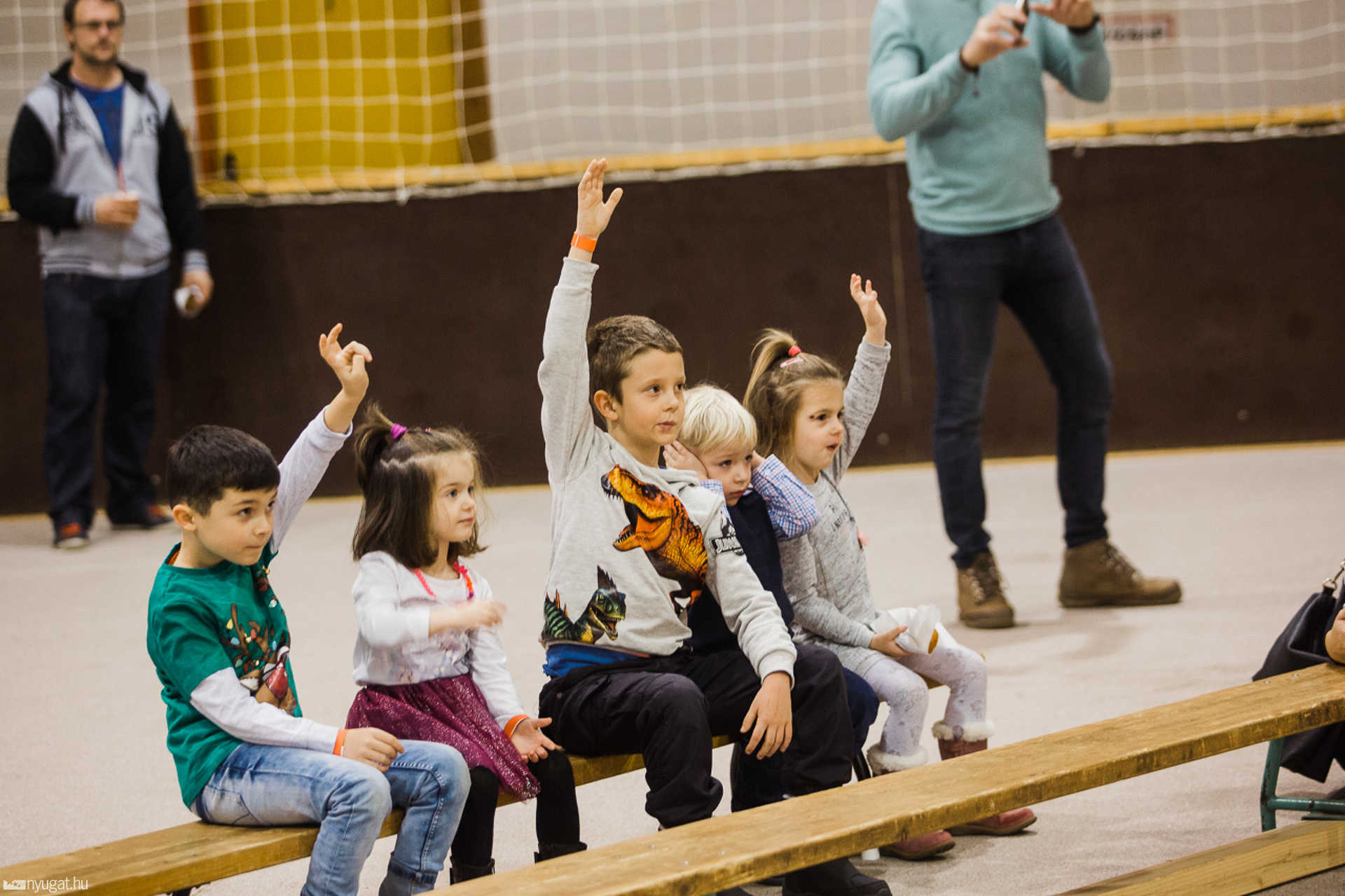 A Nestlé Mikulás-ünnepsége a büki sportcsarnokban
