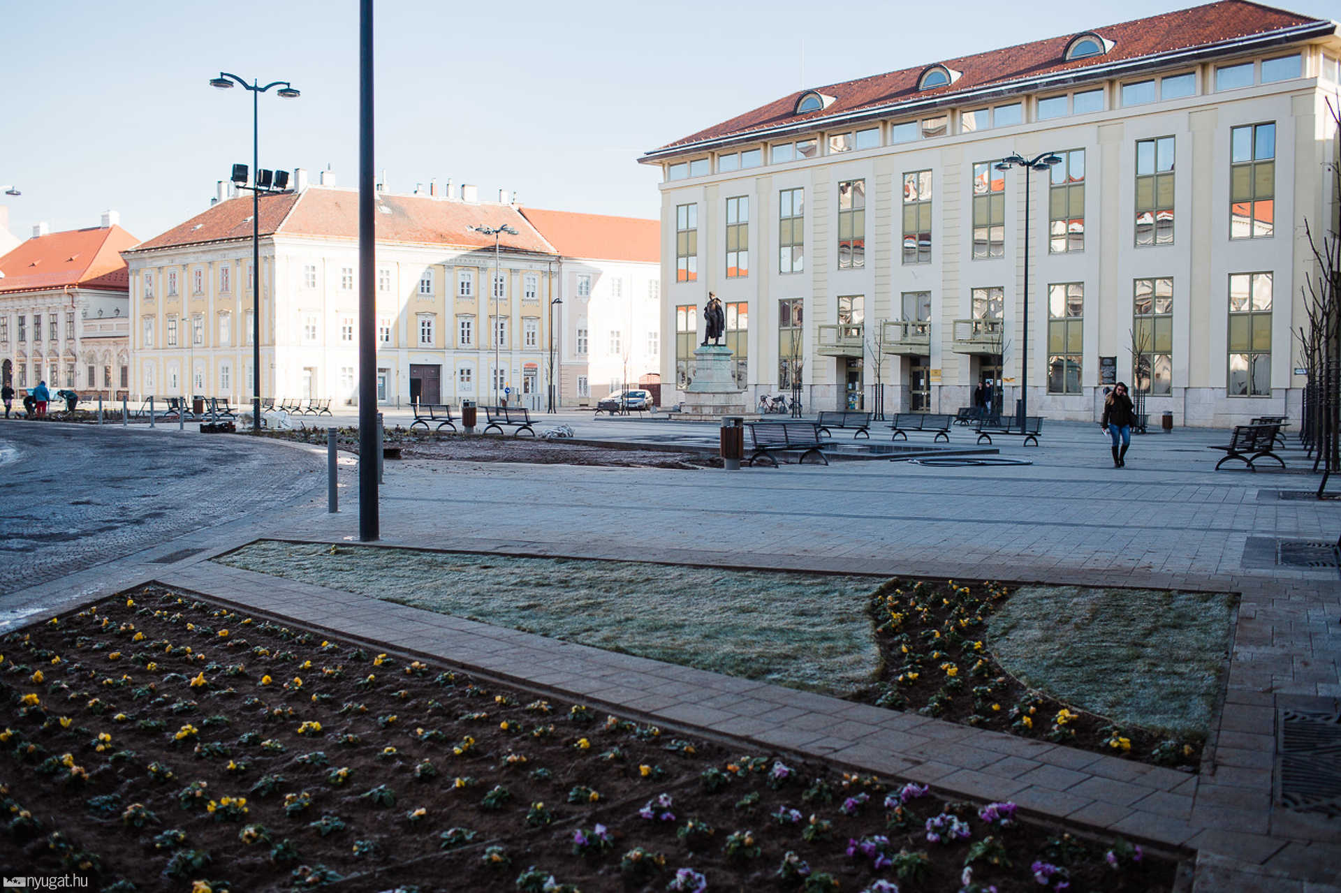 Virágosítják a Berzsenyi teret