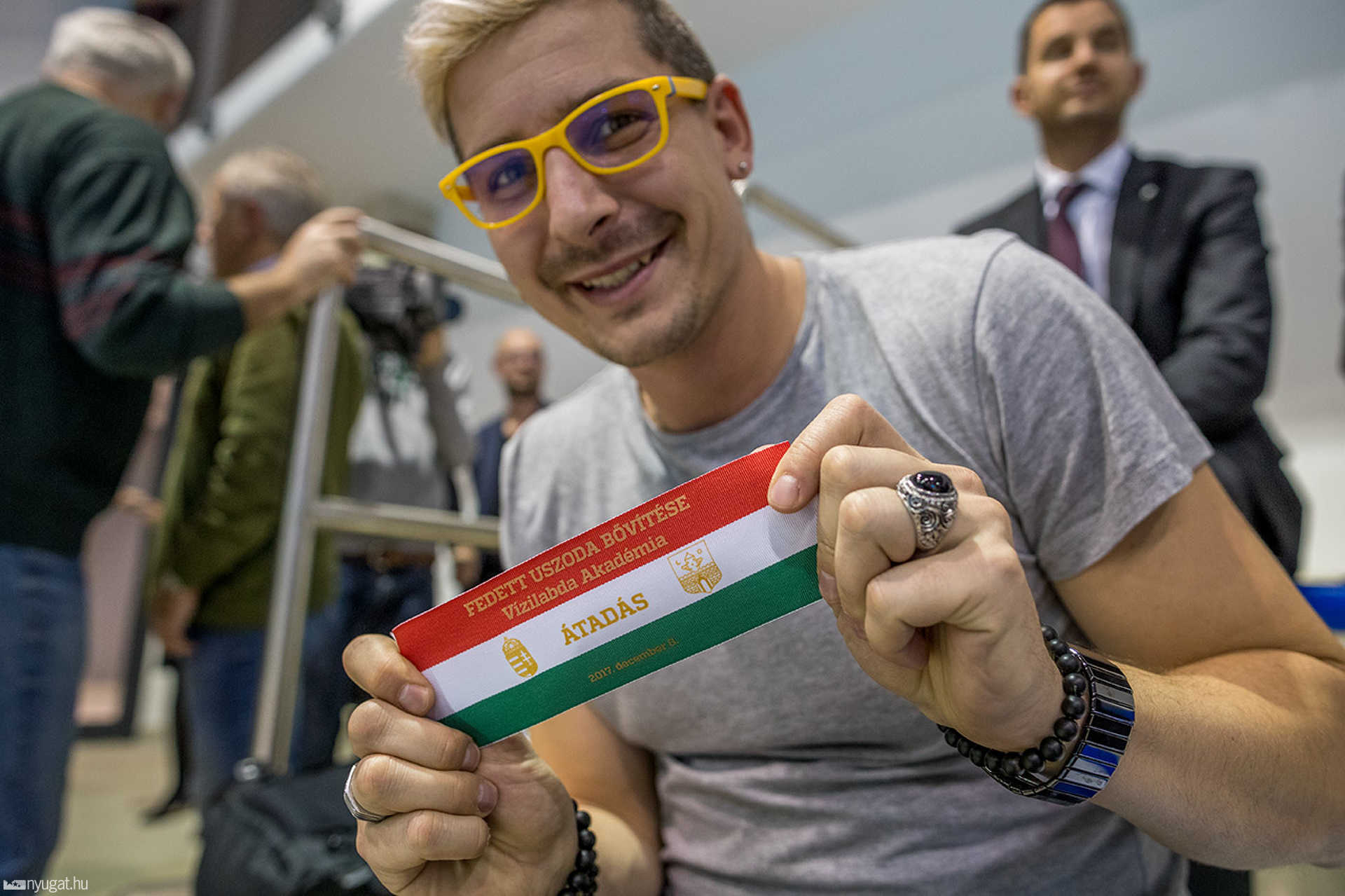Fedett uszoda bővítése