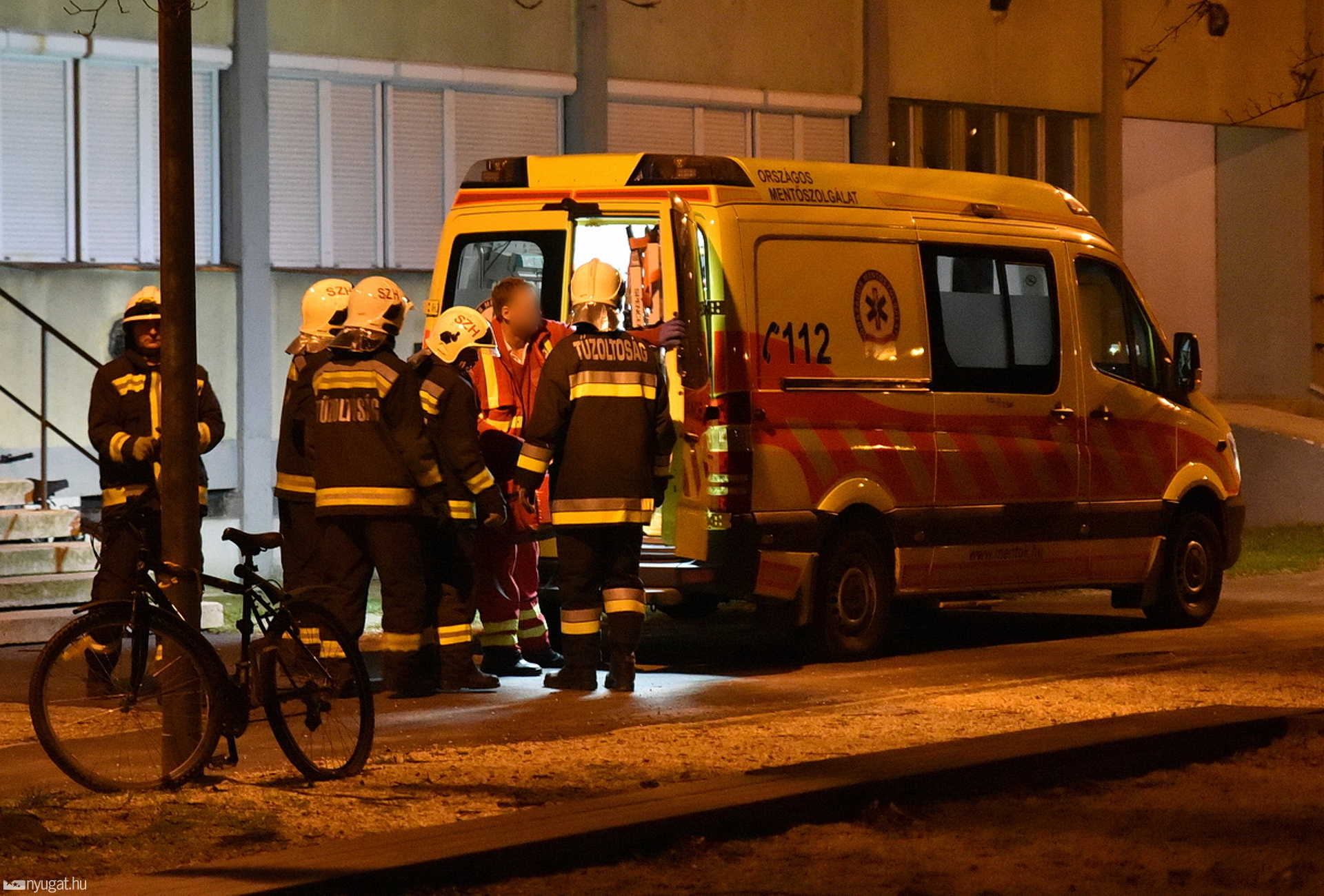 Életmentőket akadályozott a tiltott helyen parkoló BMW Szombathelyen
