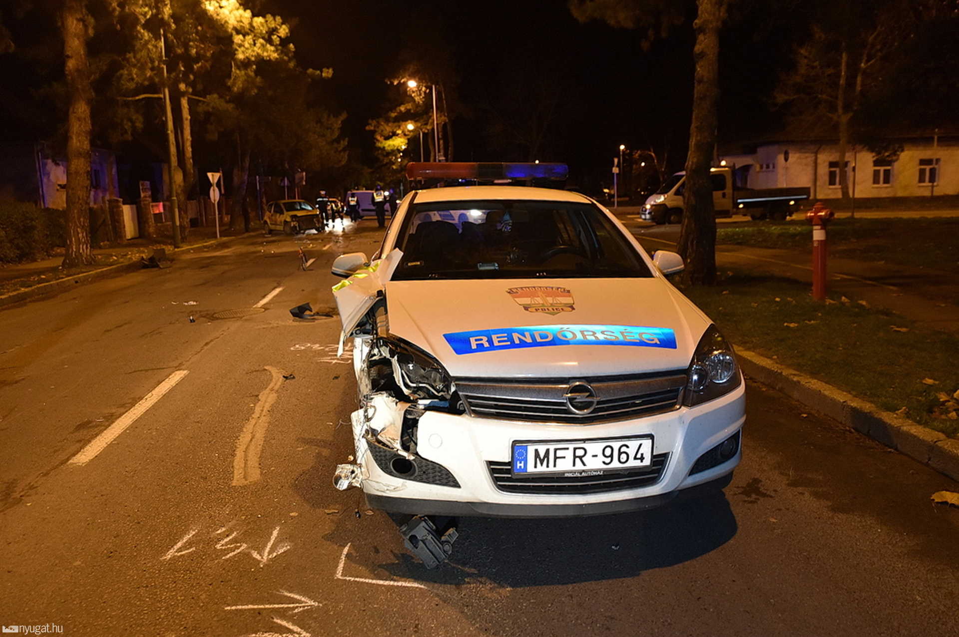 Rendőrautó elé hajtott egy ételfutár Szombathelyen