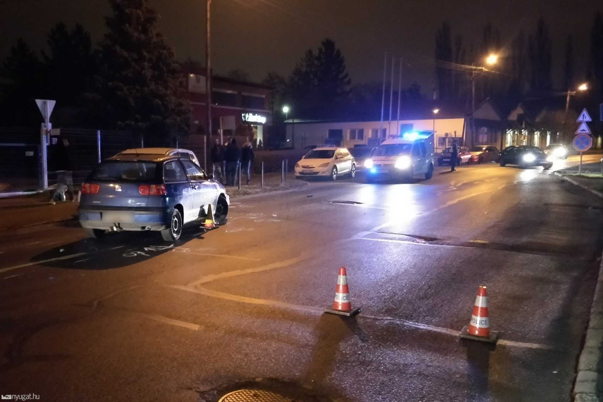 Megforduló autó ütközött Szombathelyen