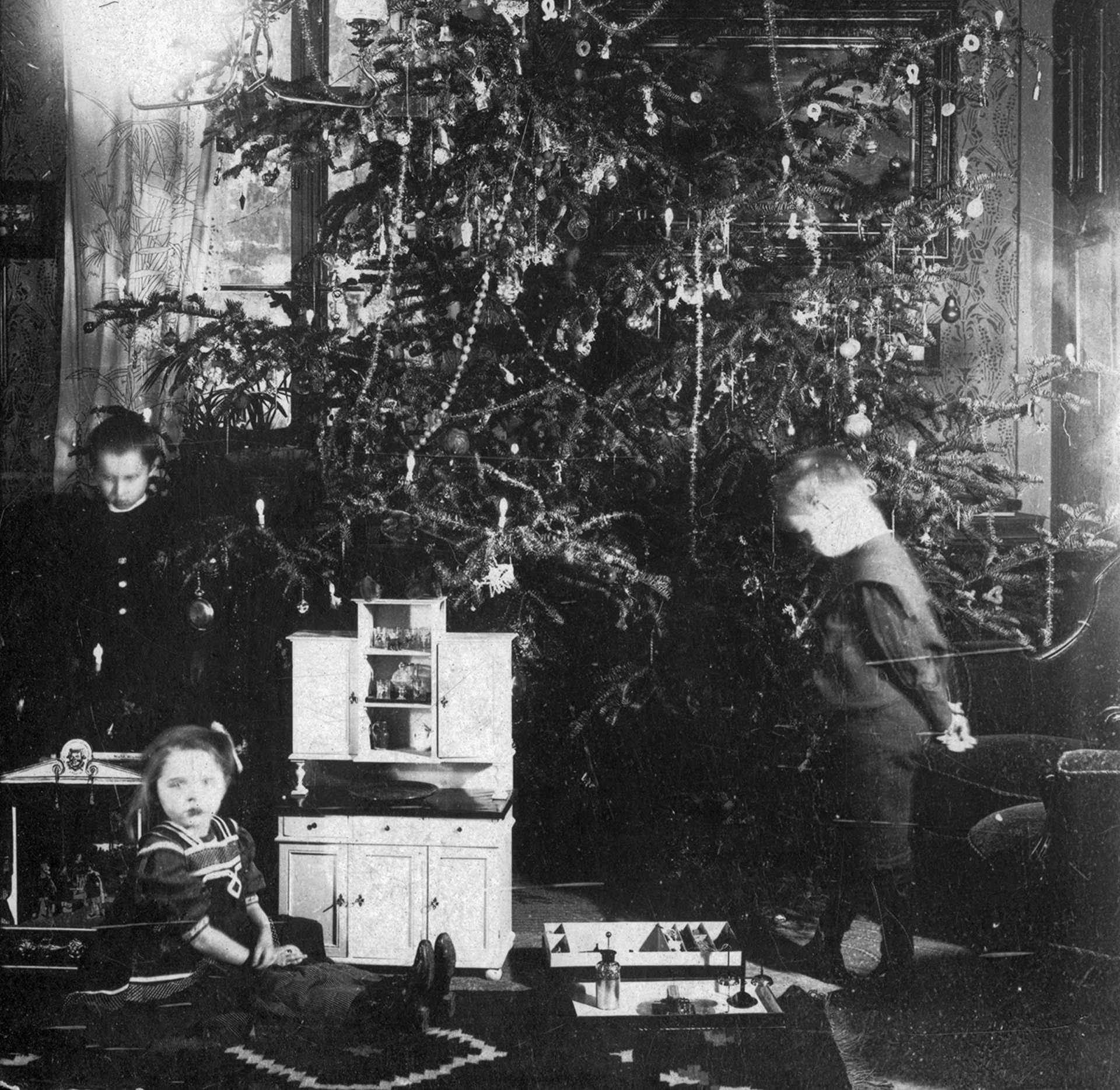 Mi került a fa alá a múlt században 1909