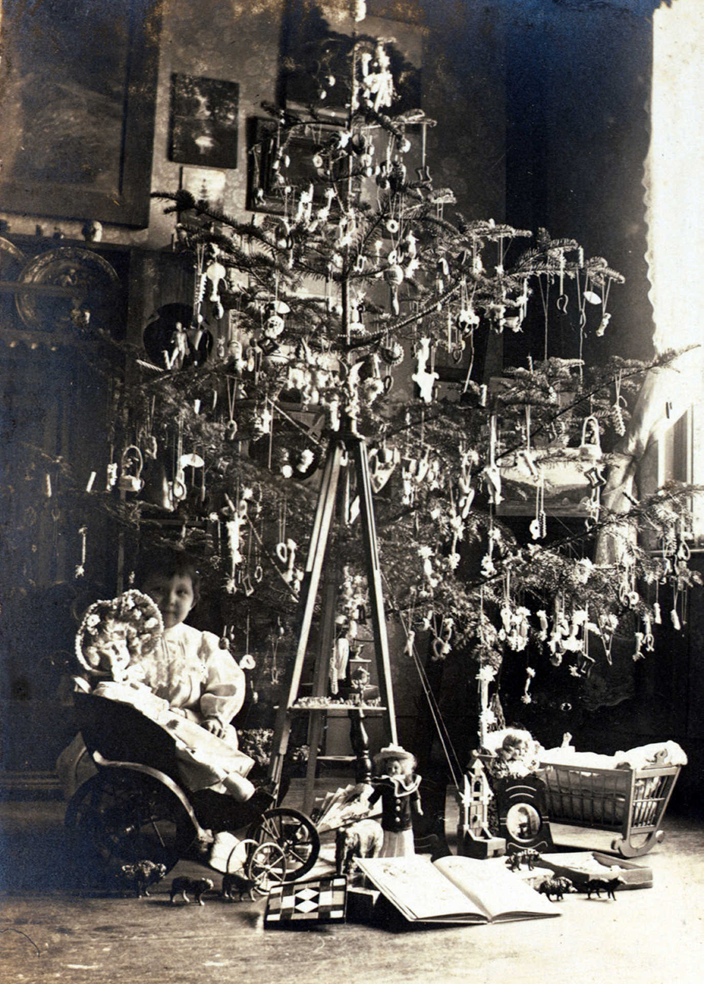 Mi került a fa alá a múlt században 1911