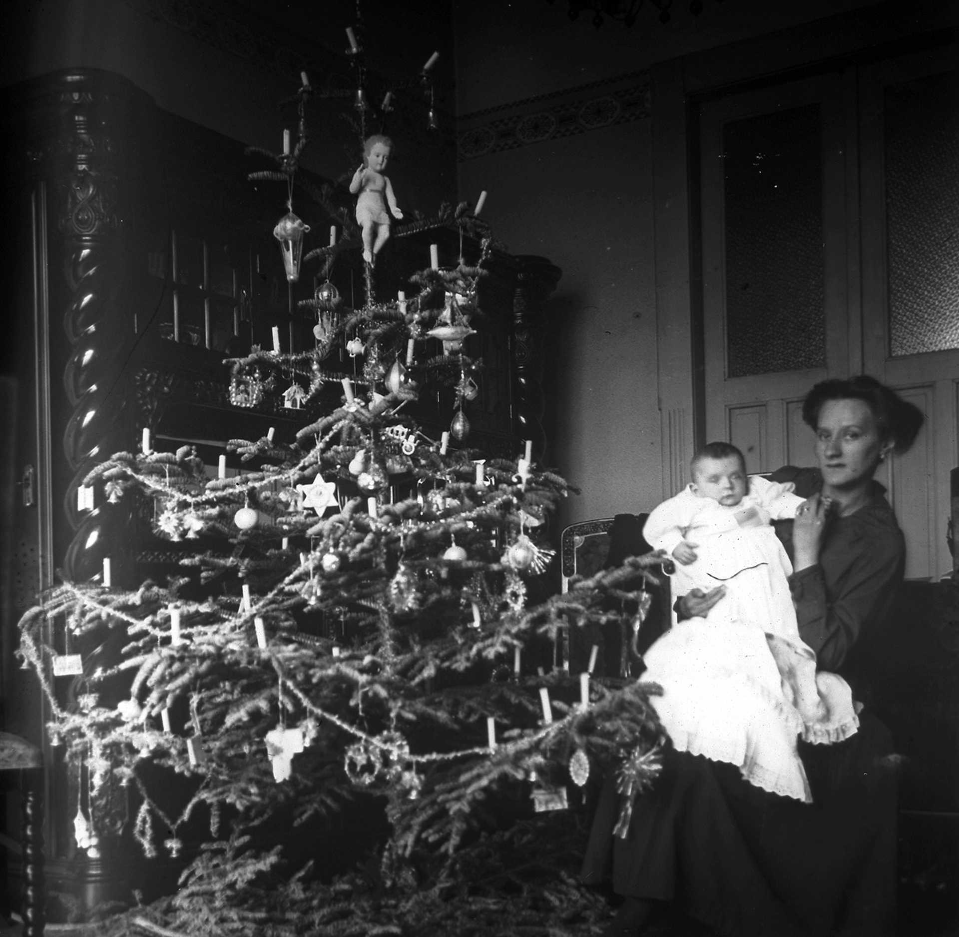 Mi került a fa alá a múlt században 1918