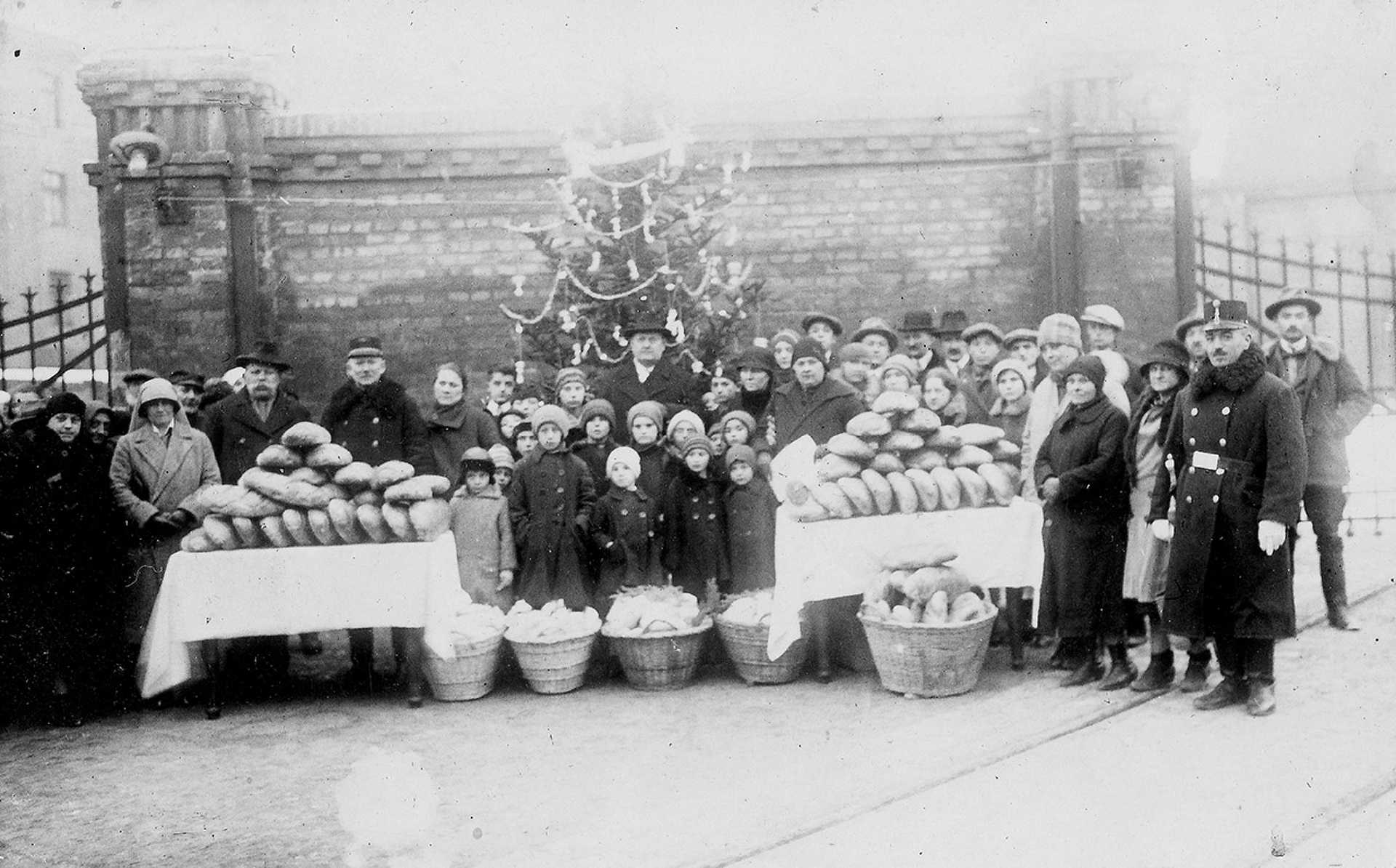 Mi került a fa alá a múlt században 1920