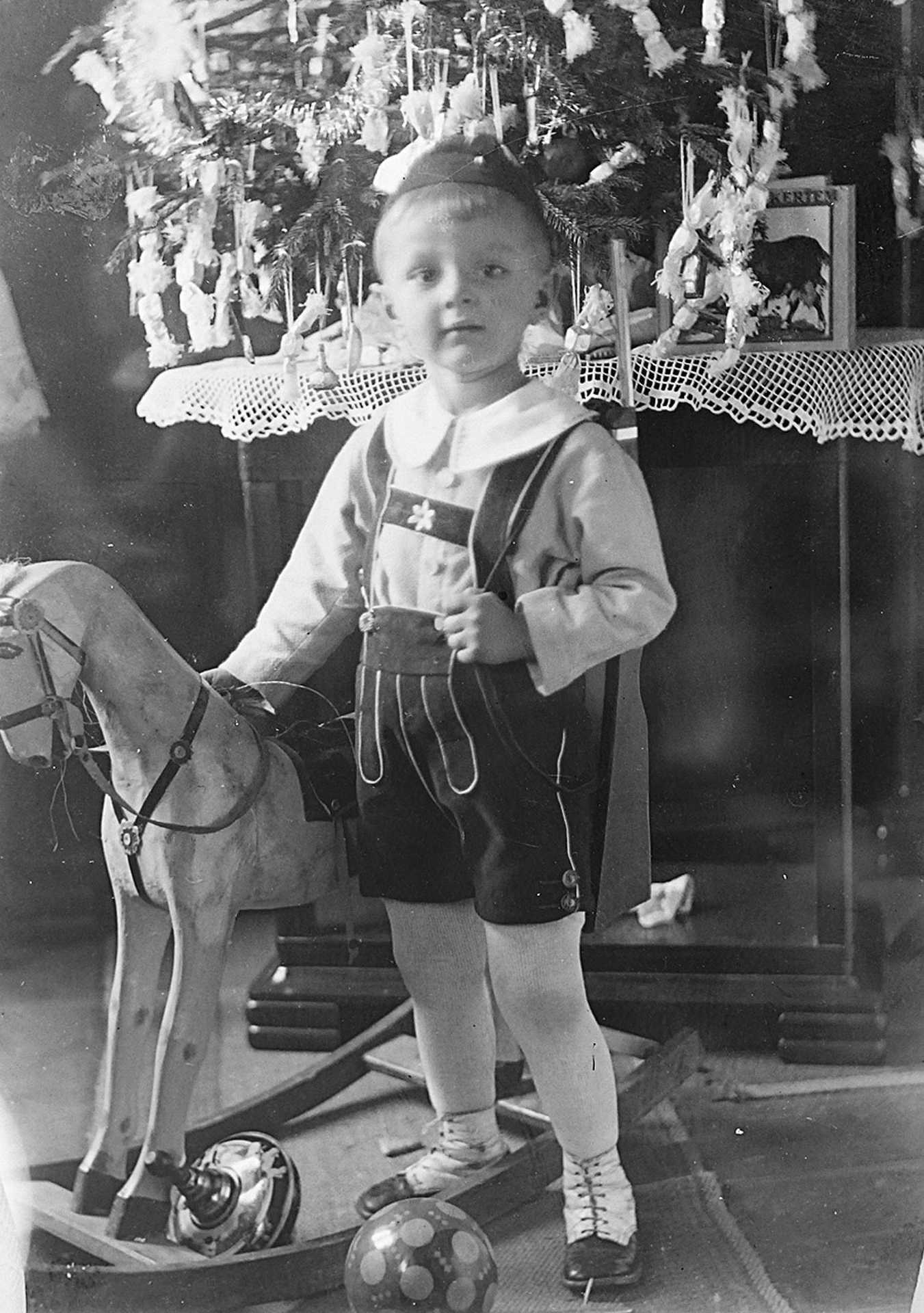 Mi került a fa alá a múlt században 1929