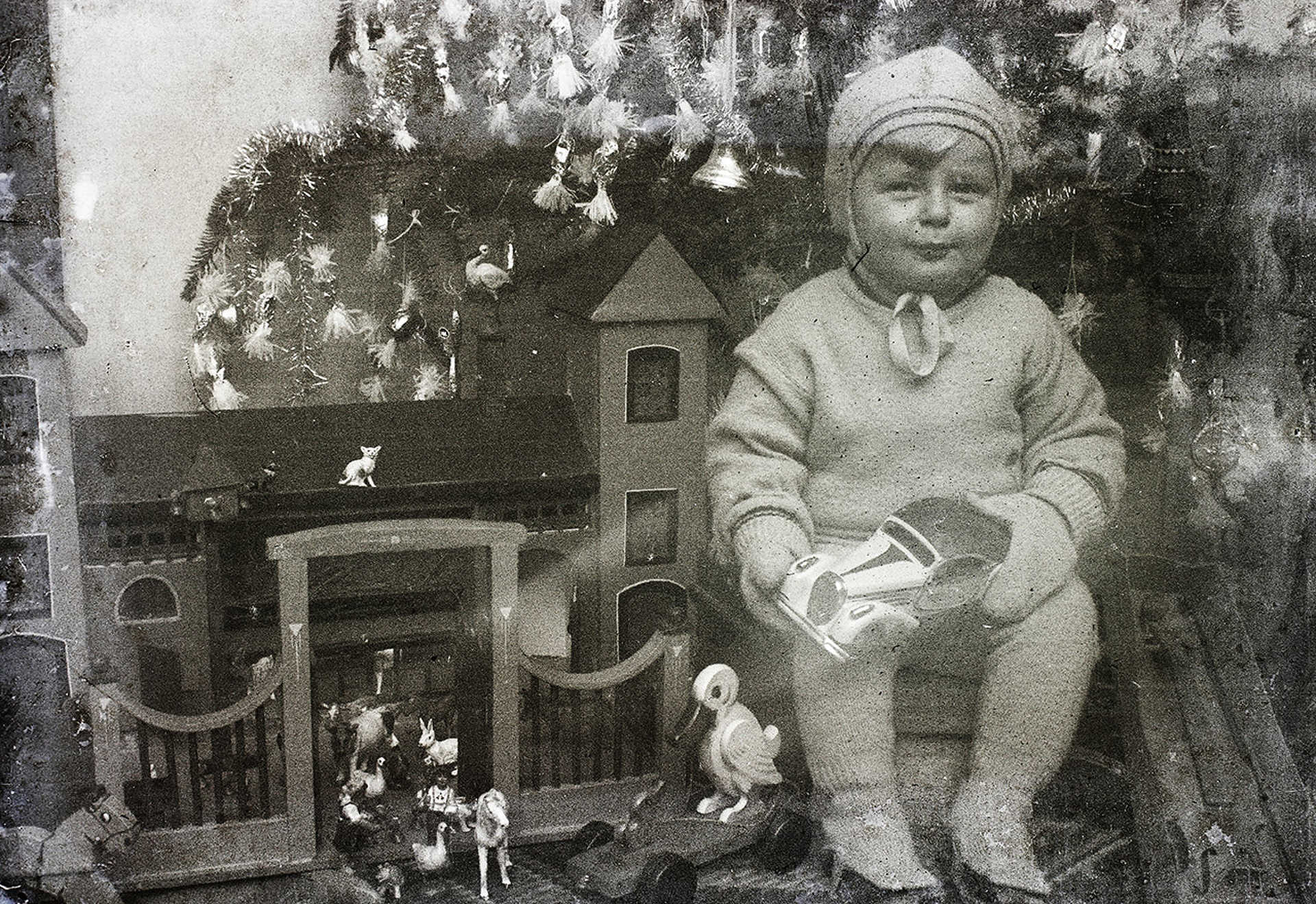 Mi került a fa alá a múlt században 1930
