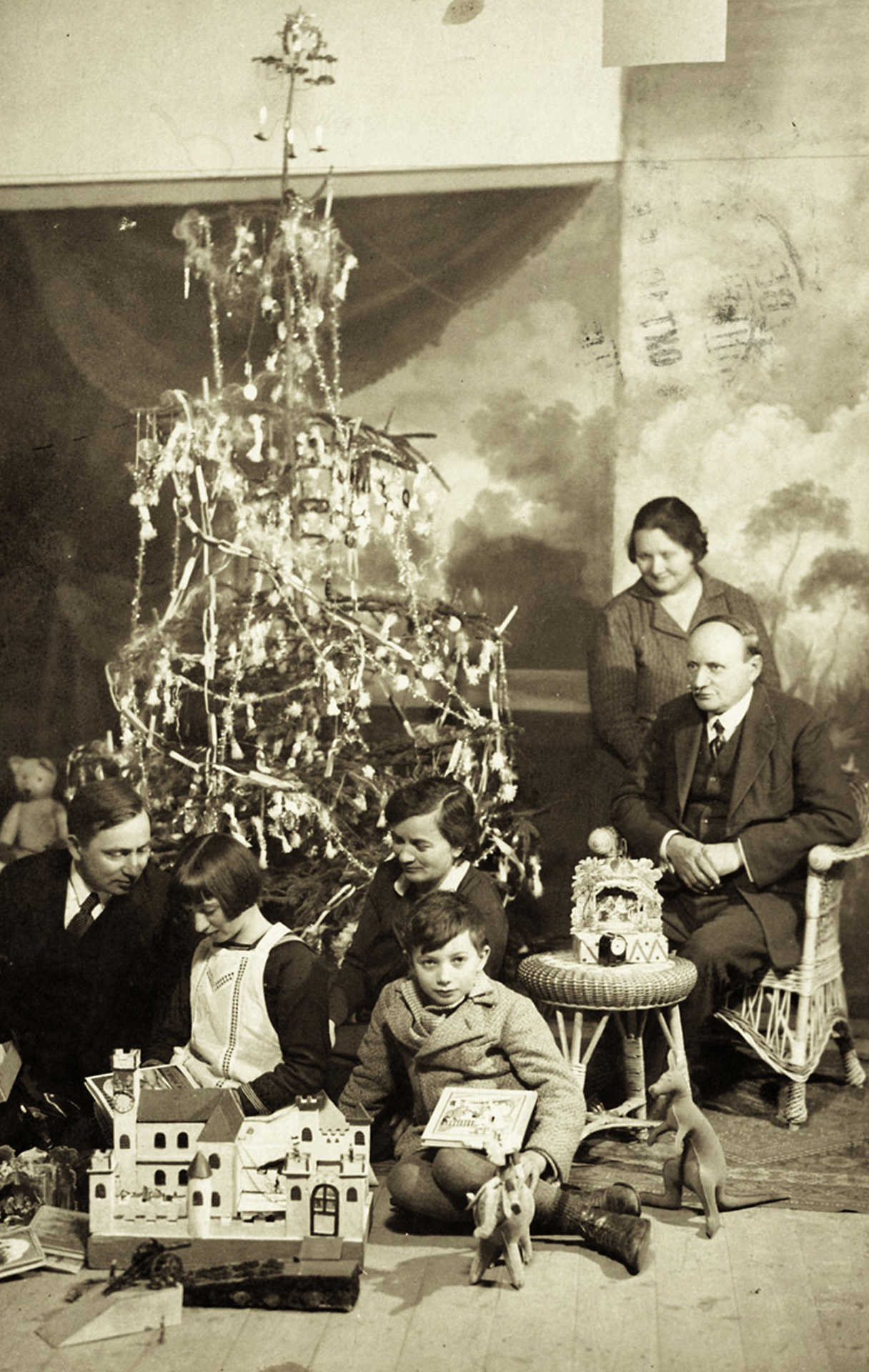 Mi került a fa alá a múlt században 1937