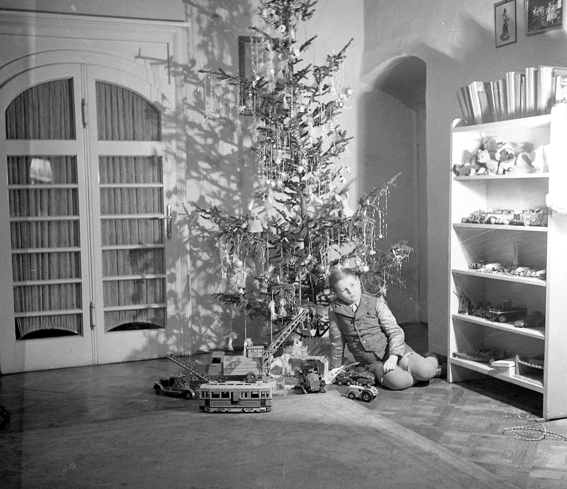 Mi került a fa alá a múlt században 1940