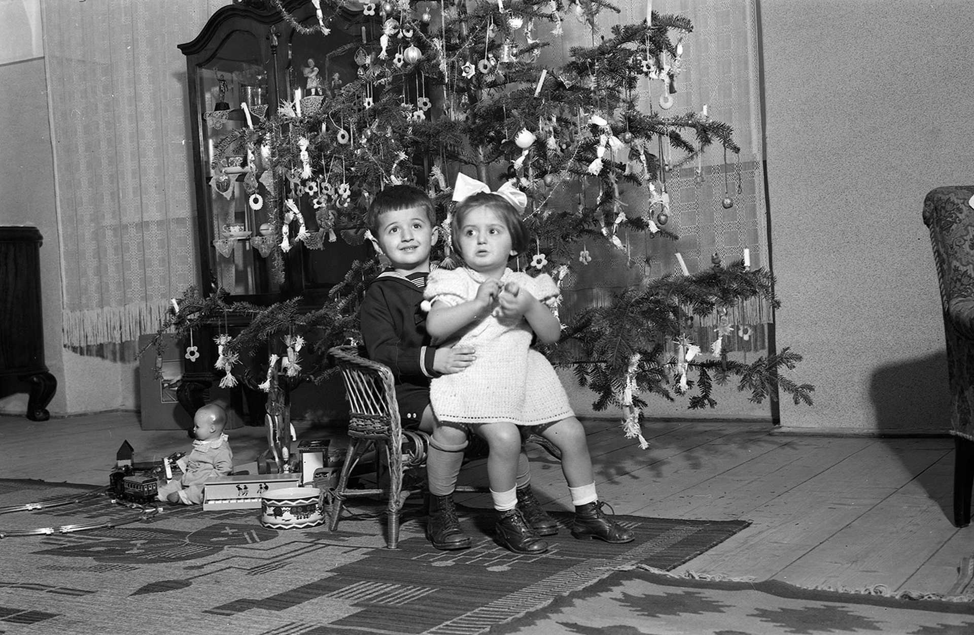 Mi került a fa alá a múlt században 1942