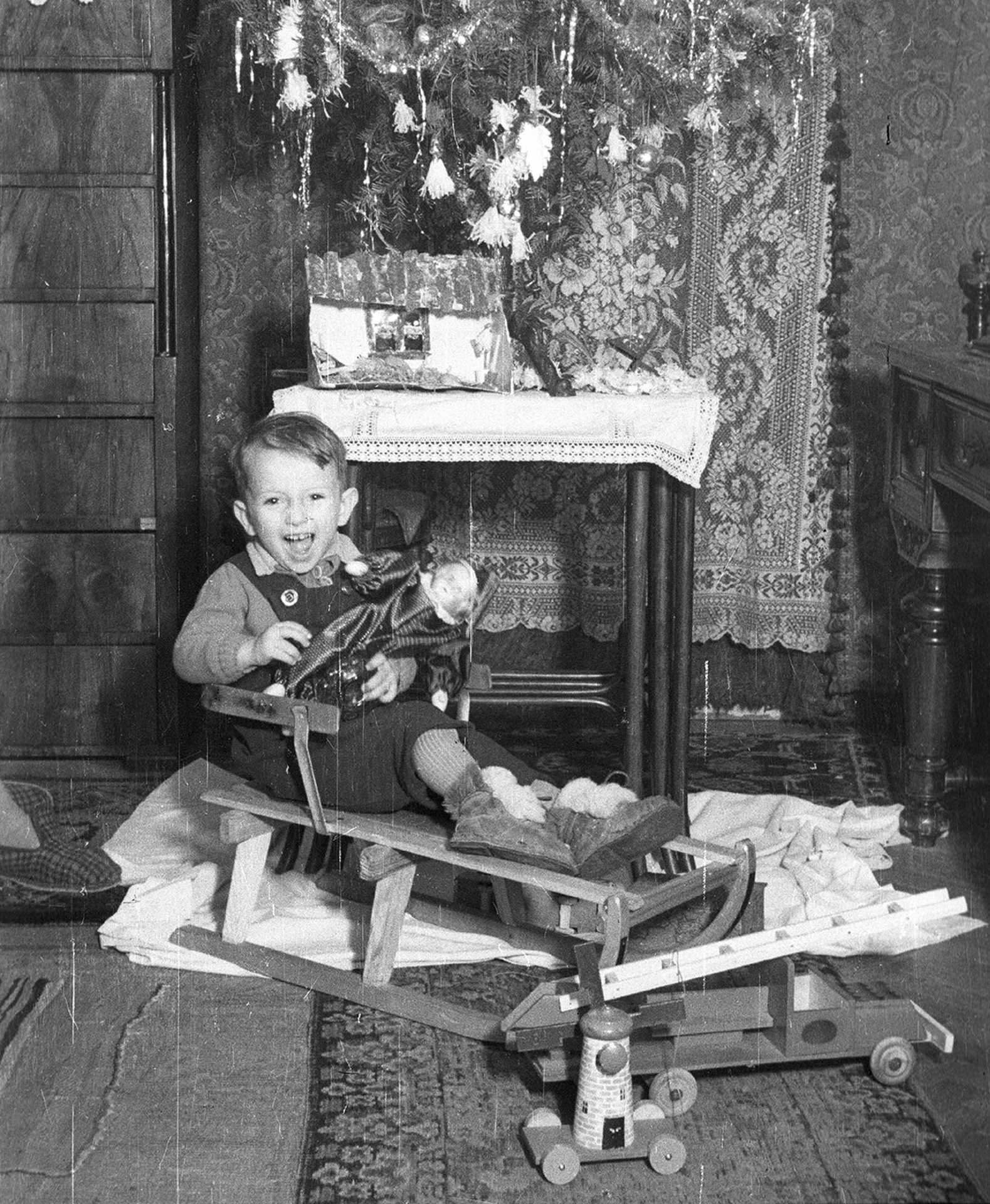 Mi került a fa alá a múlt században 1953