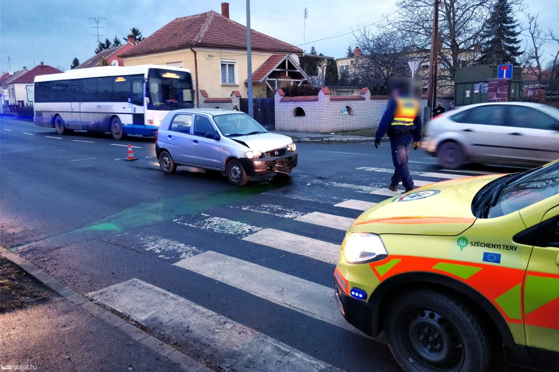 Gyalogátkelőhelynél megálló autónak ütközött egy Suzuki