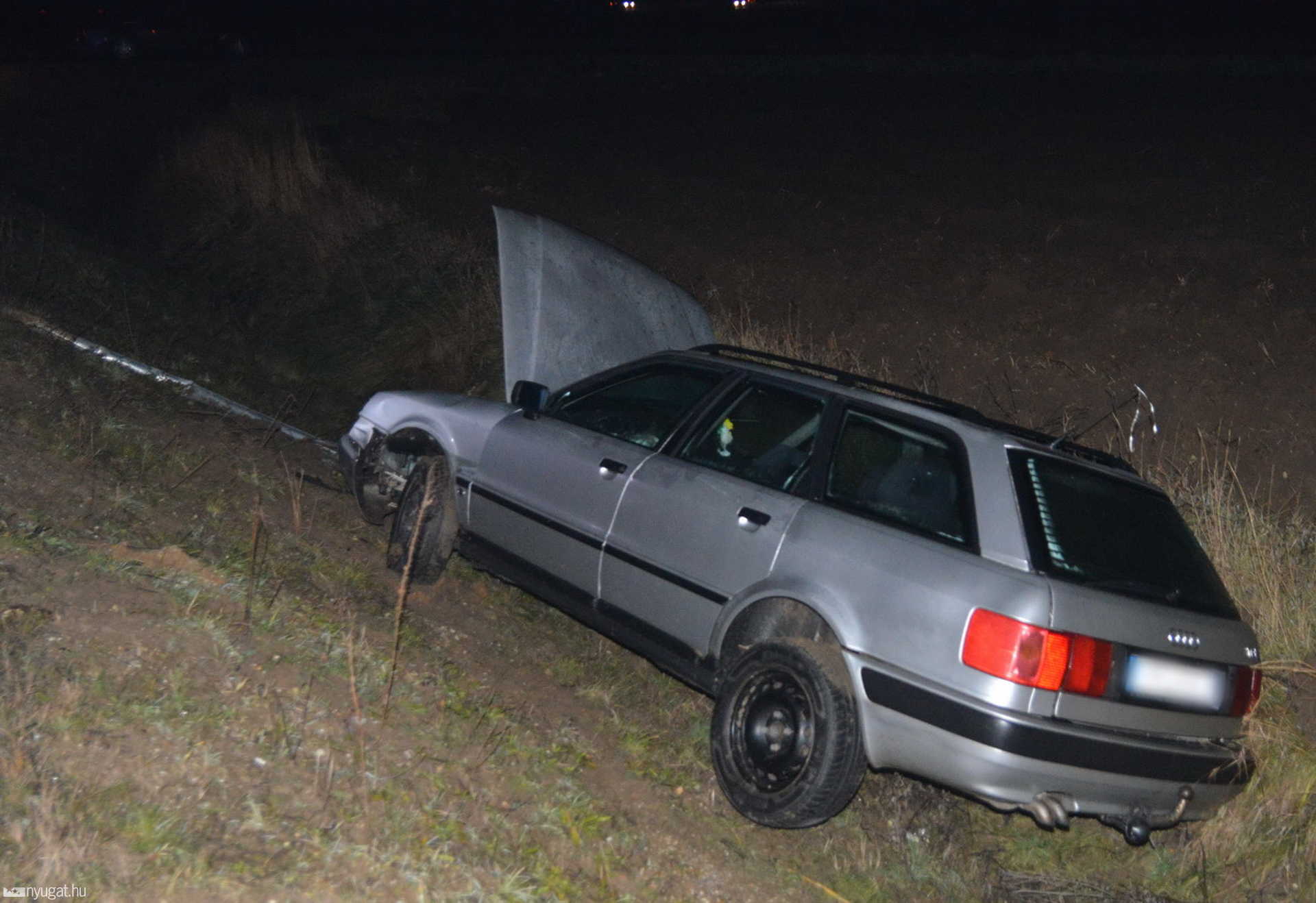 Elaludt sofőr balesete a 86-oson