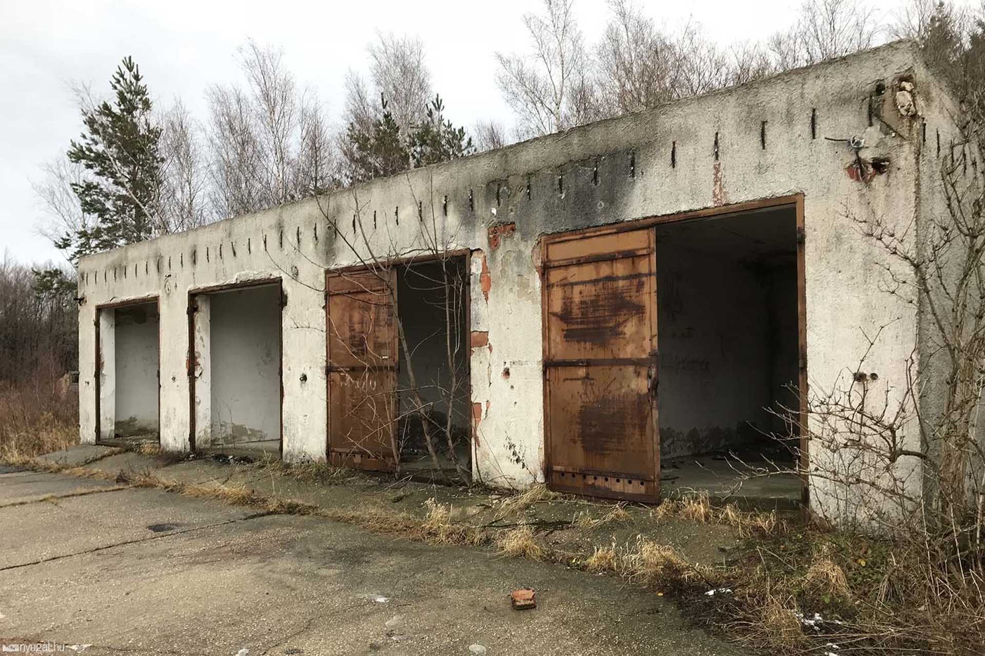 Elhagyatott határőr laktanya a Hörmann-forrásnál 
