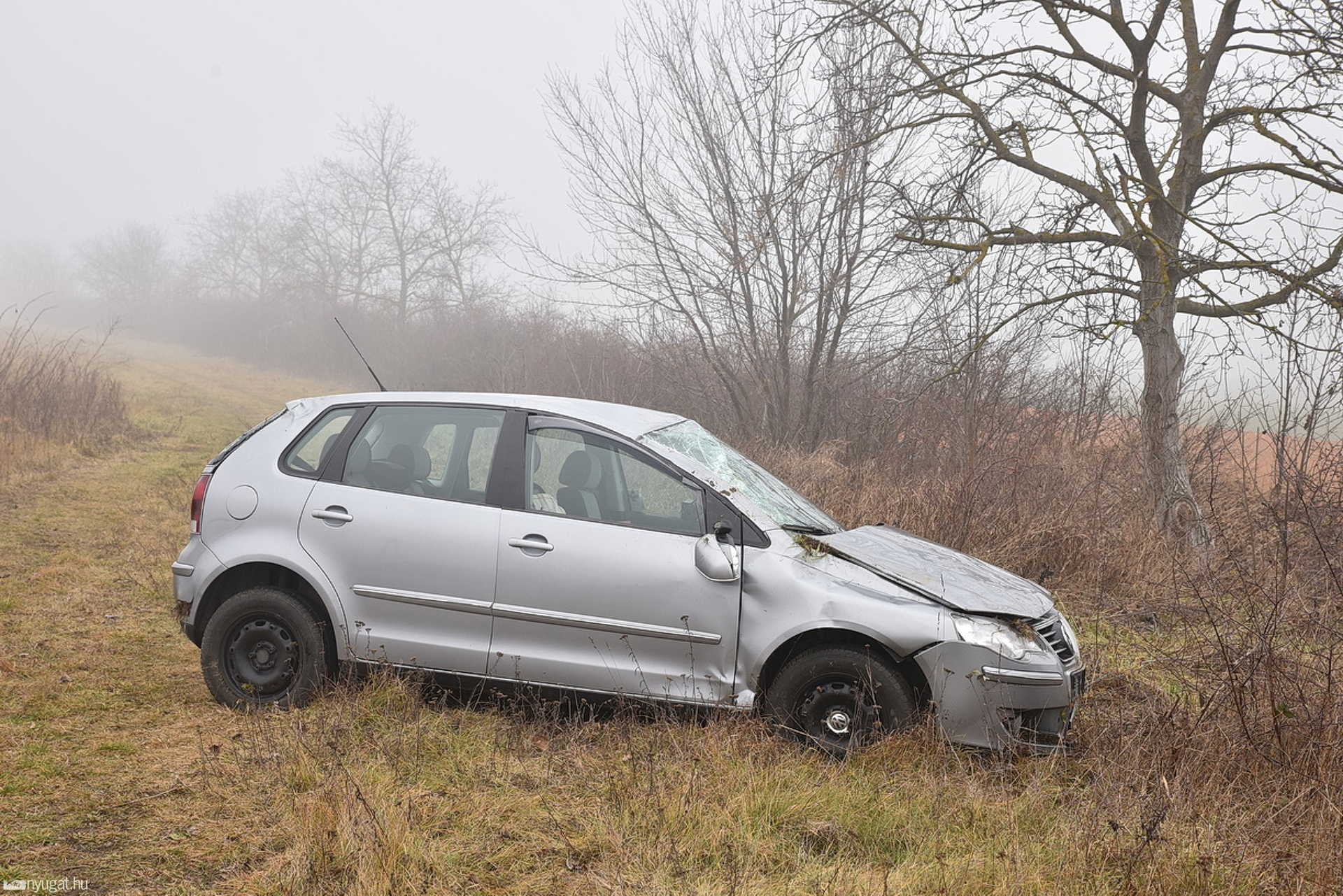 Felborult egy VW Balogunyomnál