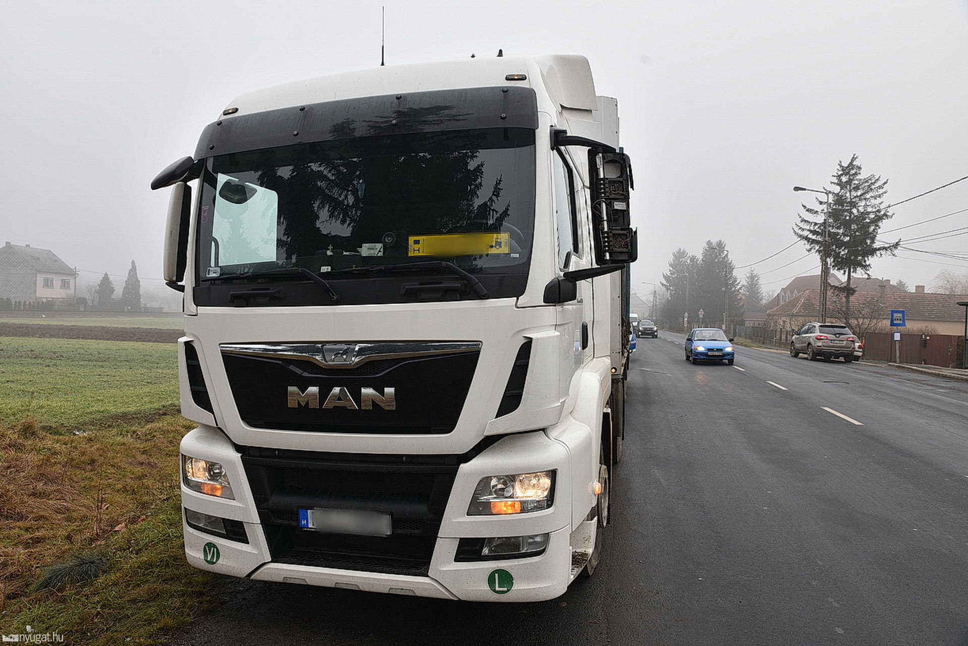 Tükröt tört egy billencs a 87-esen