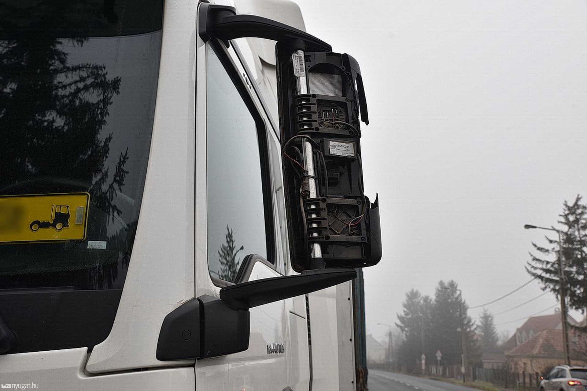 Tükröt tört egy billencs a 87-esen